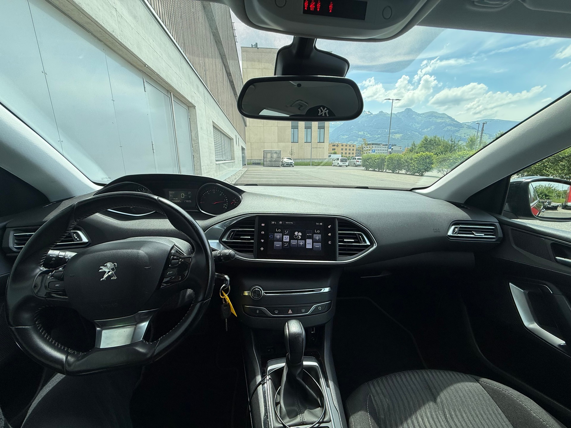 PEUGEOT 308 SW 1.6 BlueHDI Allure Automatic-image-12
