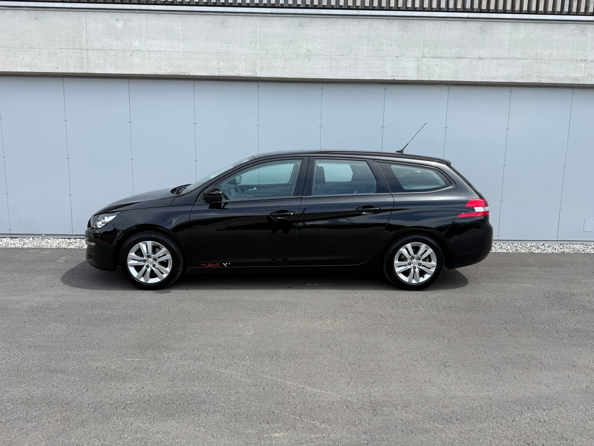 PEUGEOT 308 SW 1.6 BlueHDI Allure Automatic-image-2