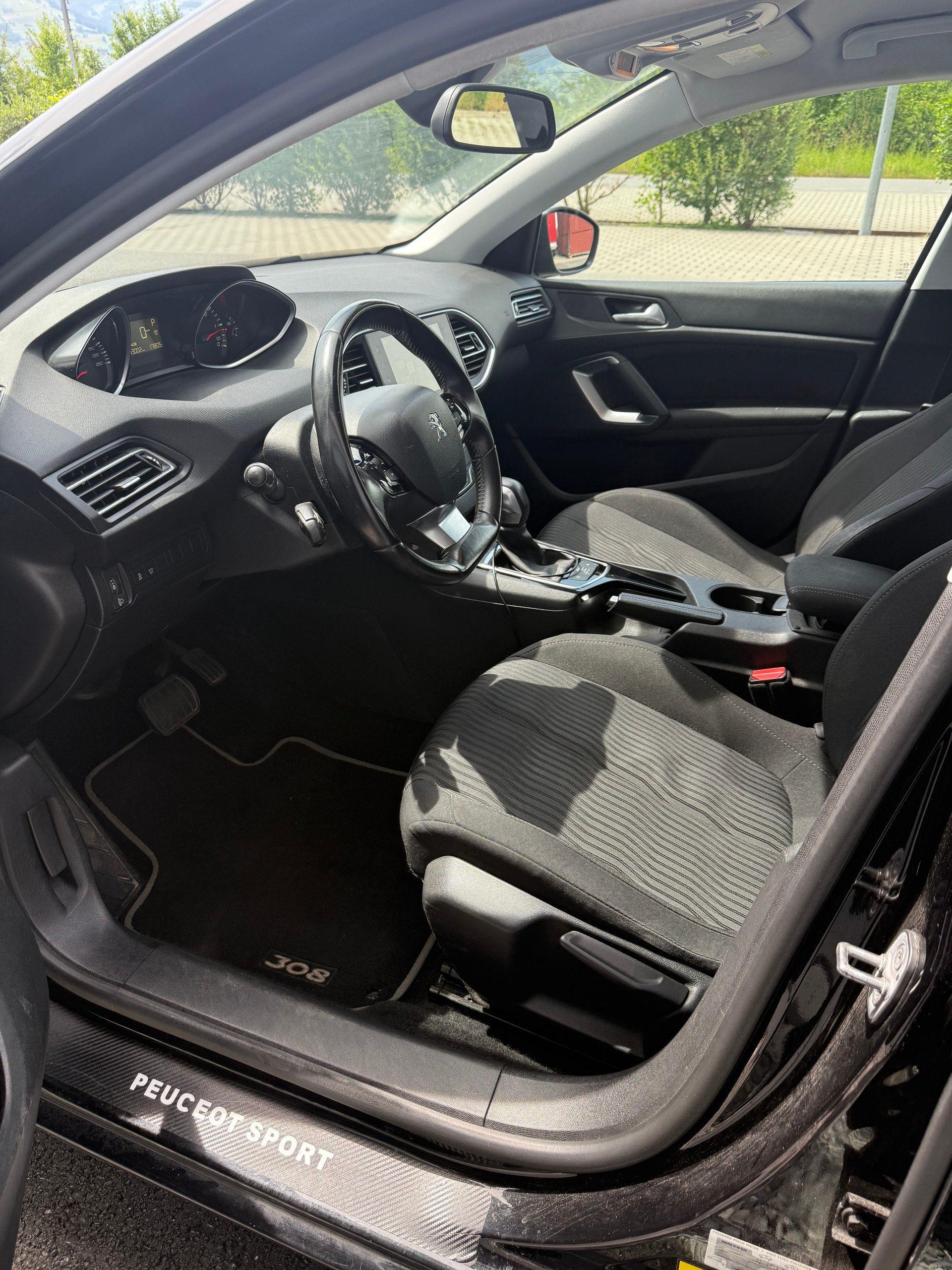 PEUGEOT 308 SW 1.6 BlueHDI Allure Automatic-image-8