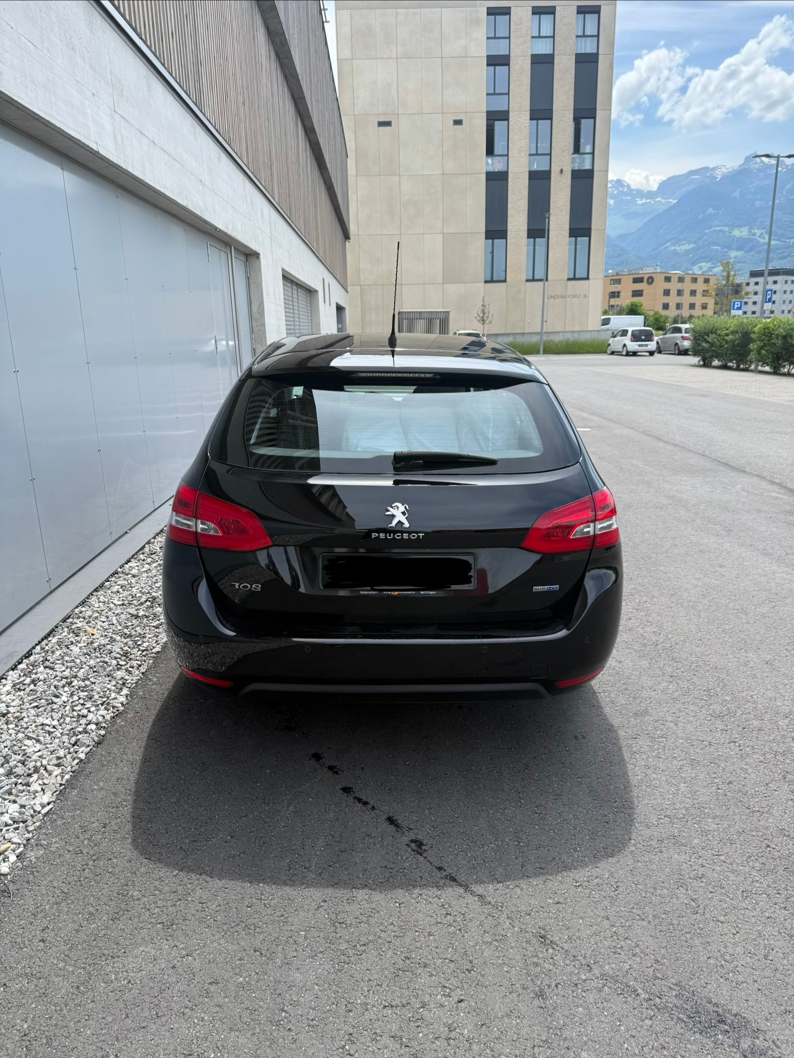 PEUGEOT 308 SW 1.6 BlueHDI Allure Automatic-image-4