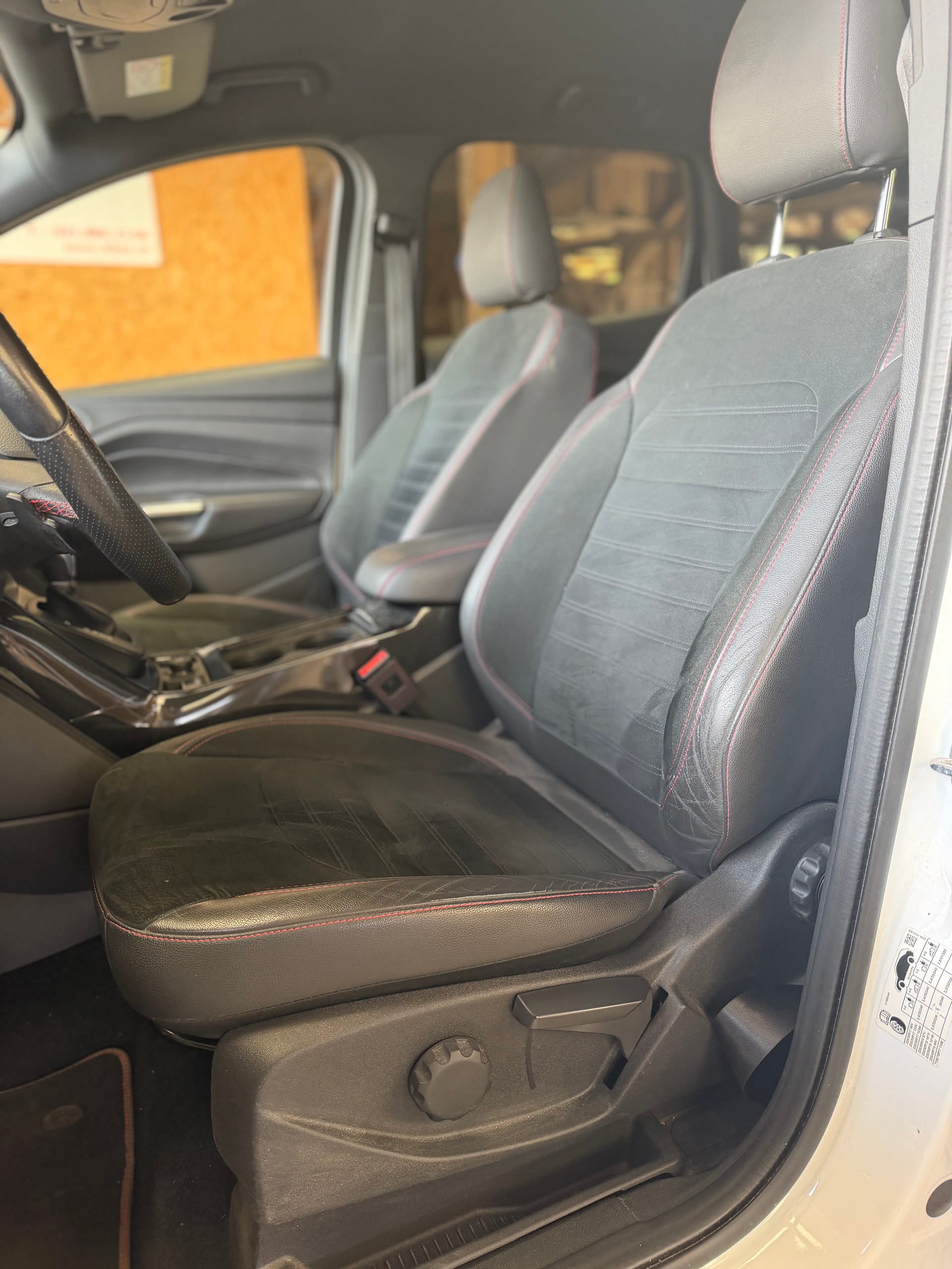 FORD Kuga 2.0 TDCi ST Line High 4WD PowerShift-image-10