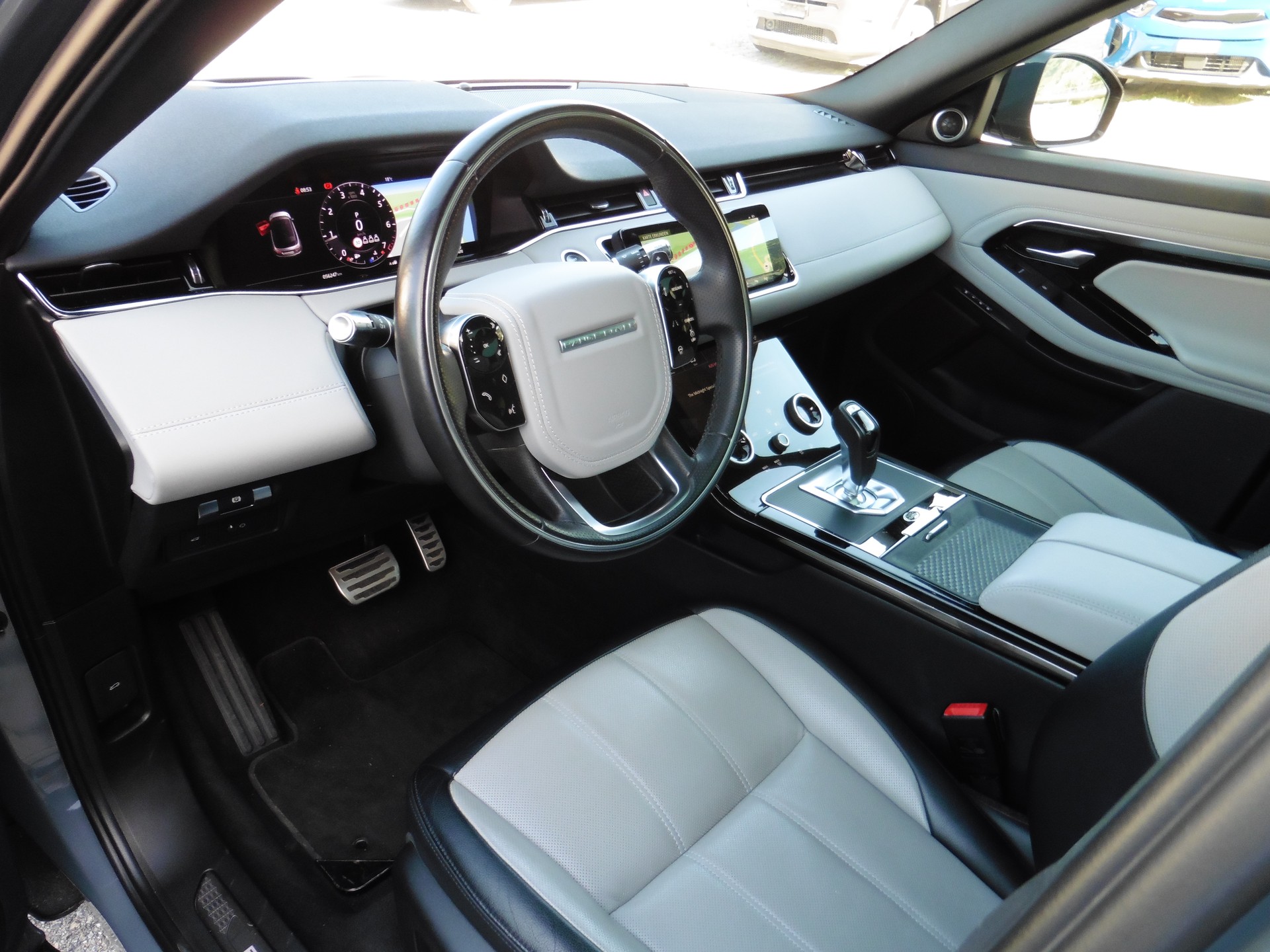 LAND ROVER Range Rover Evoque R-Dyn First Edi P 250 HSE AT9-image-17