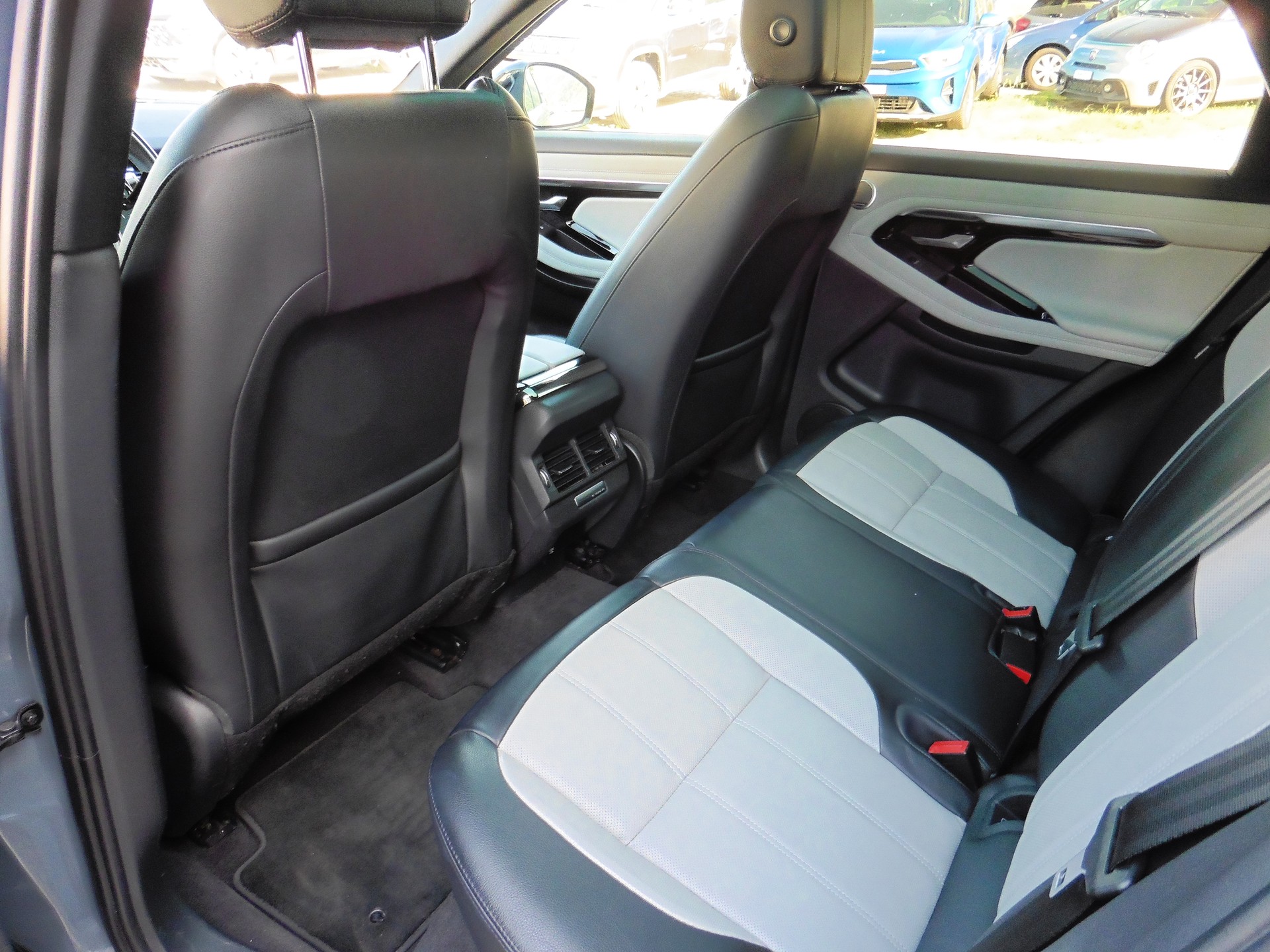 LAND ROVER Range Rover Evoque R-Dyn First Edi P 250 HSE AT9-image-22