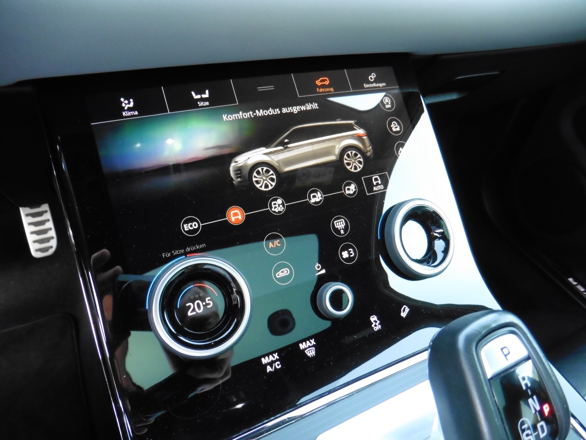 LAND ROVER Range Rover Evoque R-Dyn First Edi P 250 HSE AT9-image-14