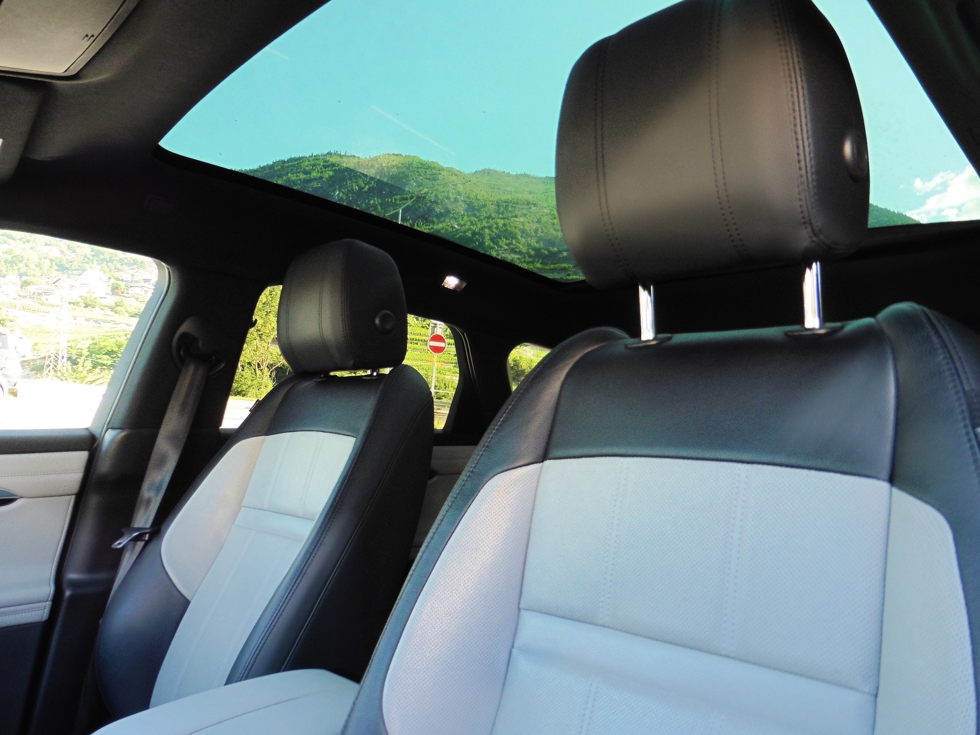 LAND ROVER Range Rover Evoque R-Dyn First Edi P 250 HSE AT9-image-20