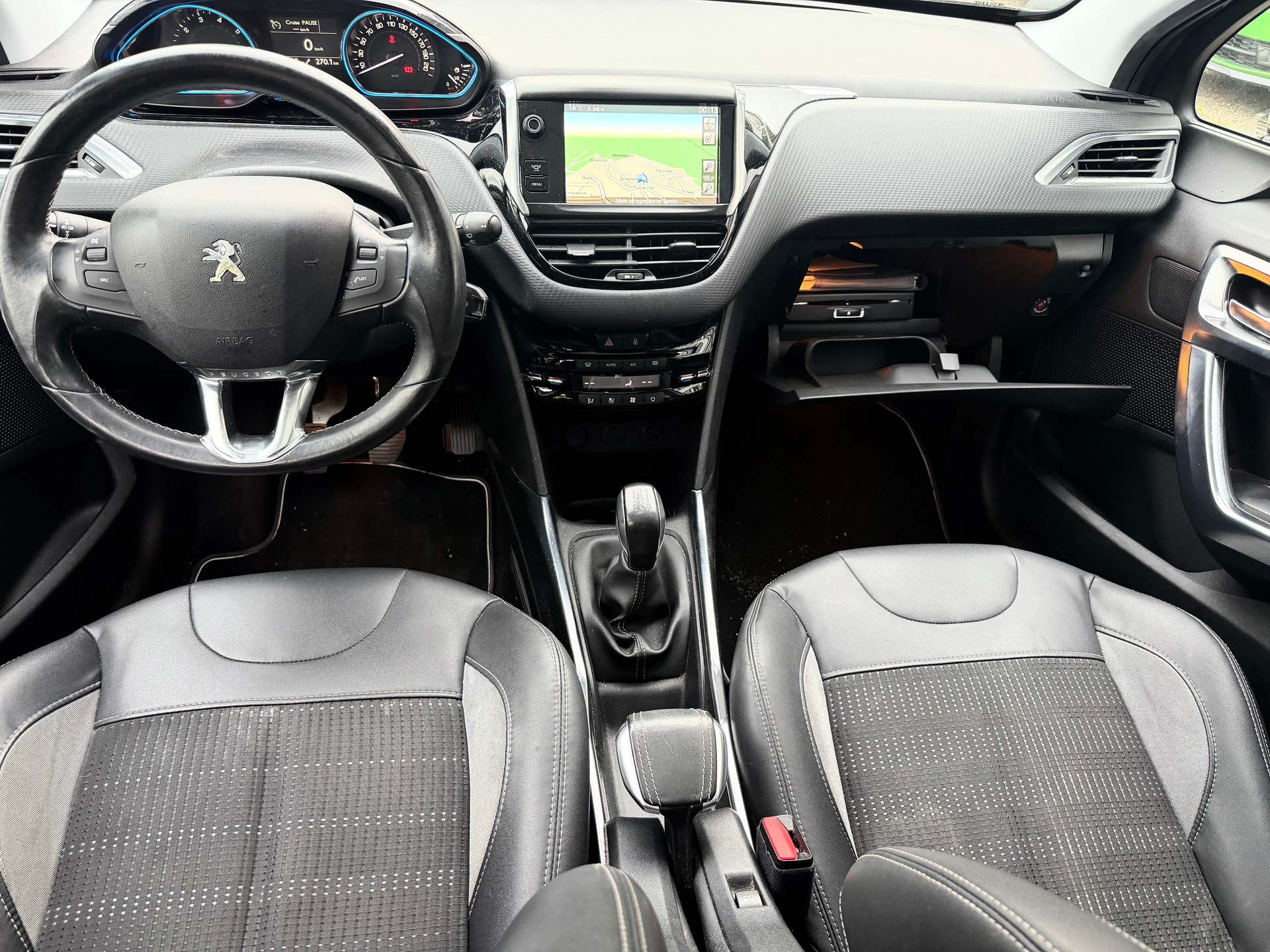 PEUGEOT 2008 1.6 VTI Active-image-4