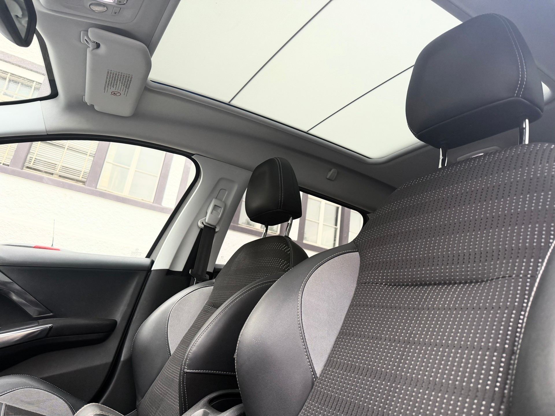 PEUGEOT 2008 1.6 VTI Active-image-10