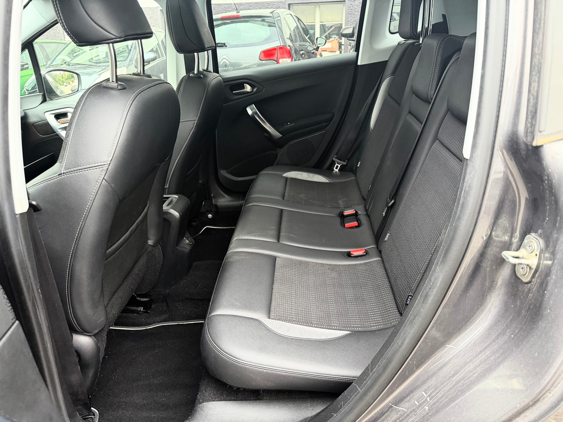 PEUGEOT 2008 1.6 VTI Active-image-12