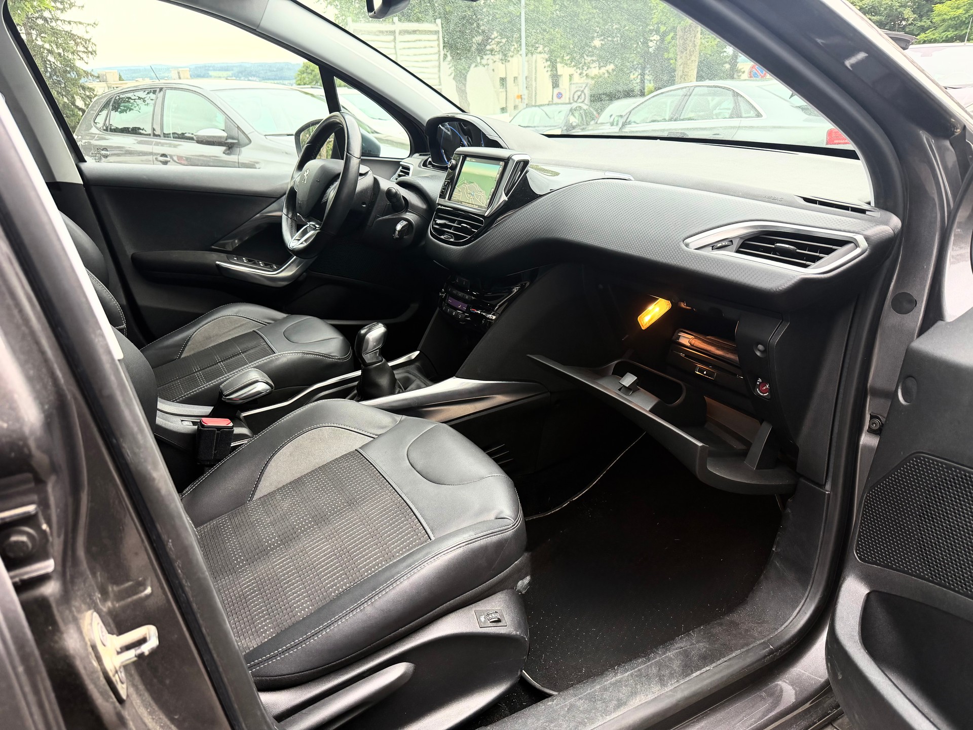 PEUGEOT 2008 1.6 VTI Active-image-14