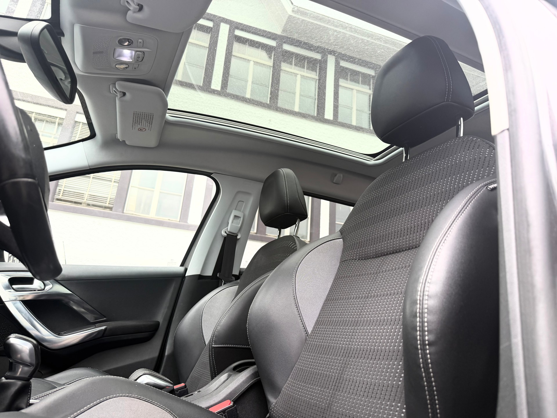 PEUGEOT 2008 1.6 VTI Active-image-11