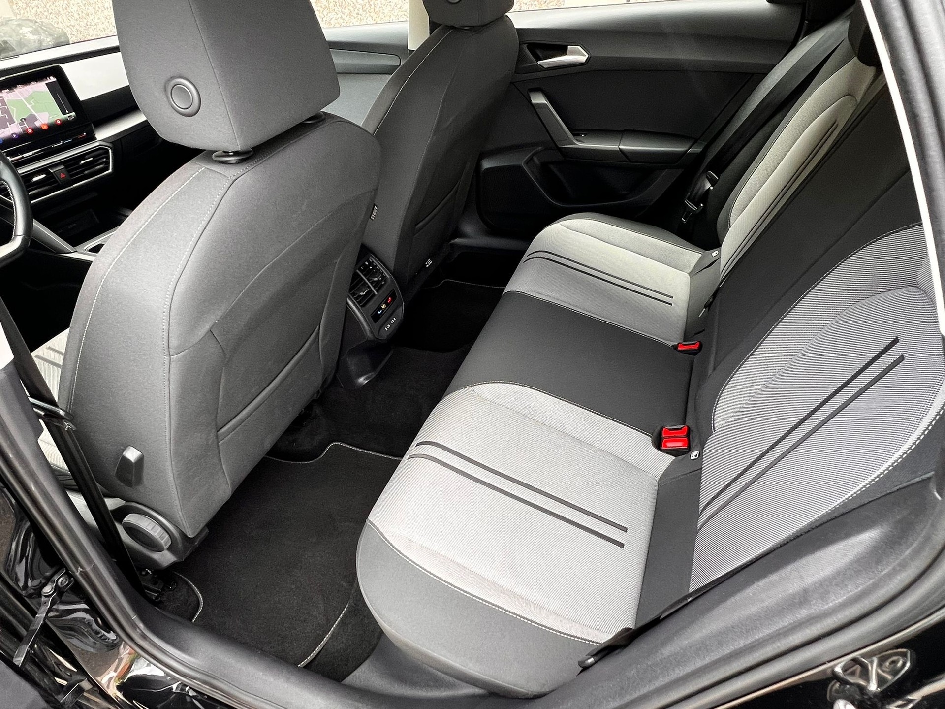 SEAT Leon ST 2.0 TDI EVO DSG 4Drive Style-image-14
