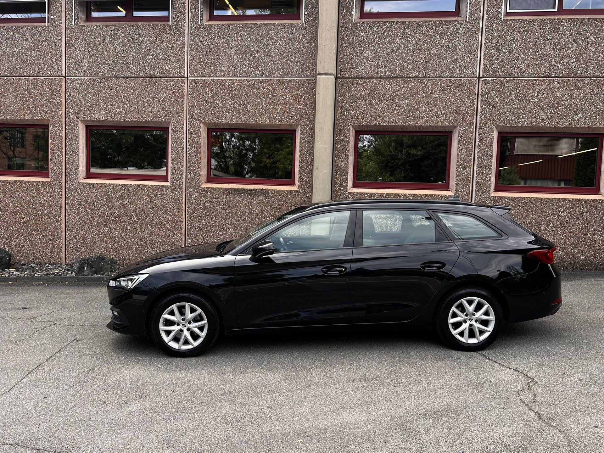 SEAT Leon ST 2.0 TDI EVO DSG 4Drive Style-image-2