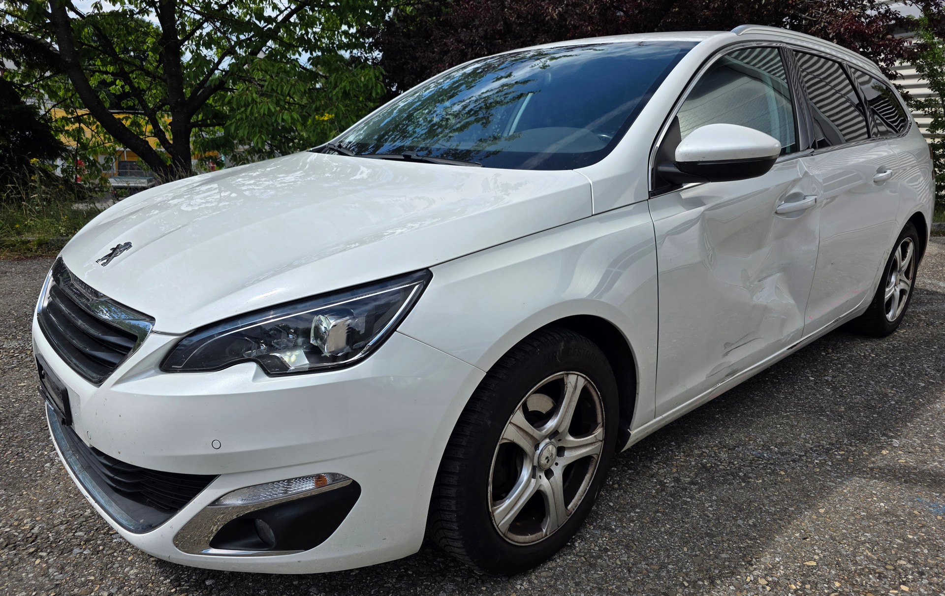 PEUGEOT 308 SW 1.2 THP Allure-image-0