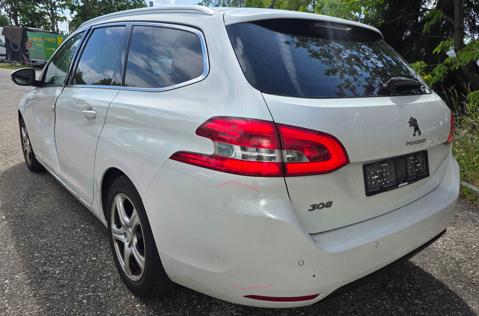 PEUGEOT 308 SW 1.2 THP Allure-image-4