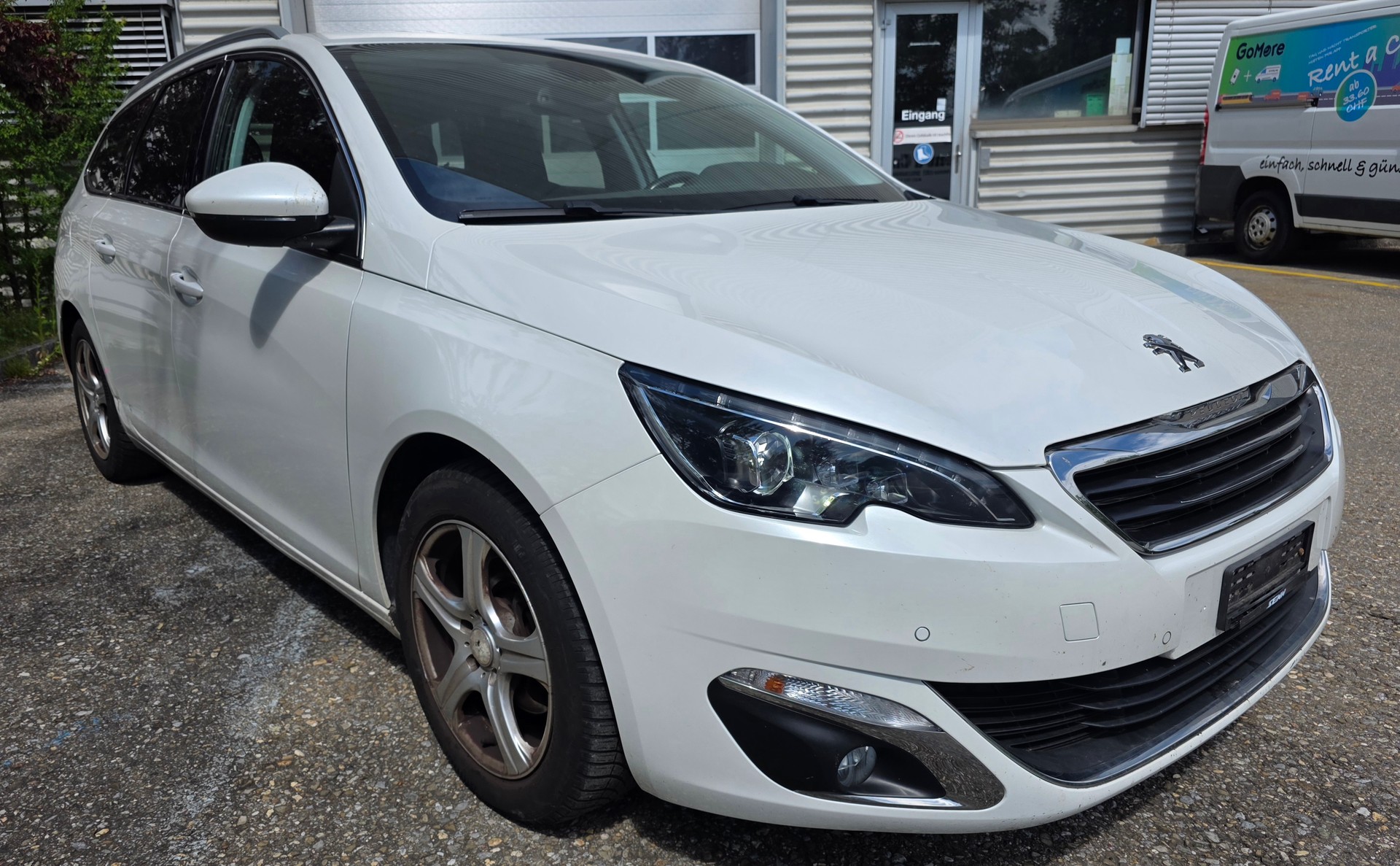PEUGEOT 308 SW 1.2 THP Allure-image-1
