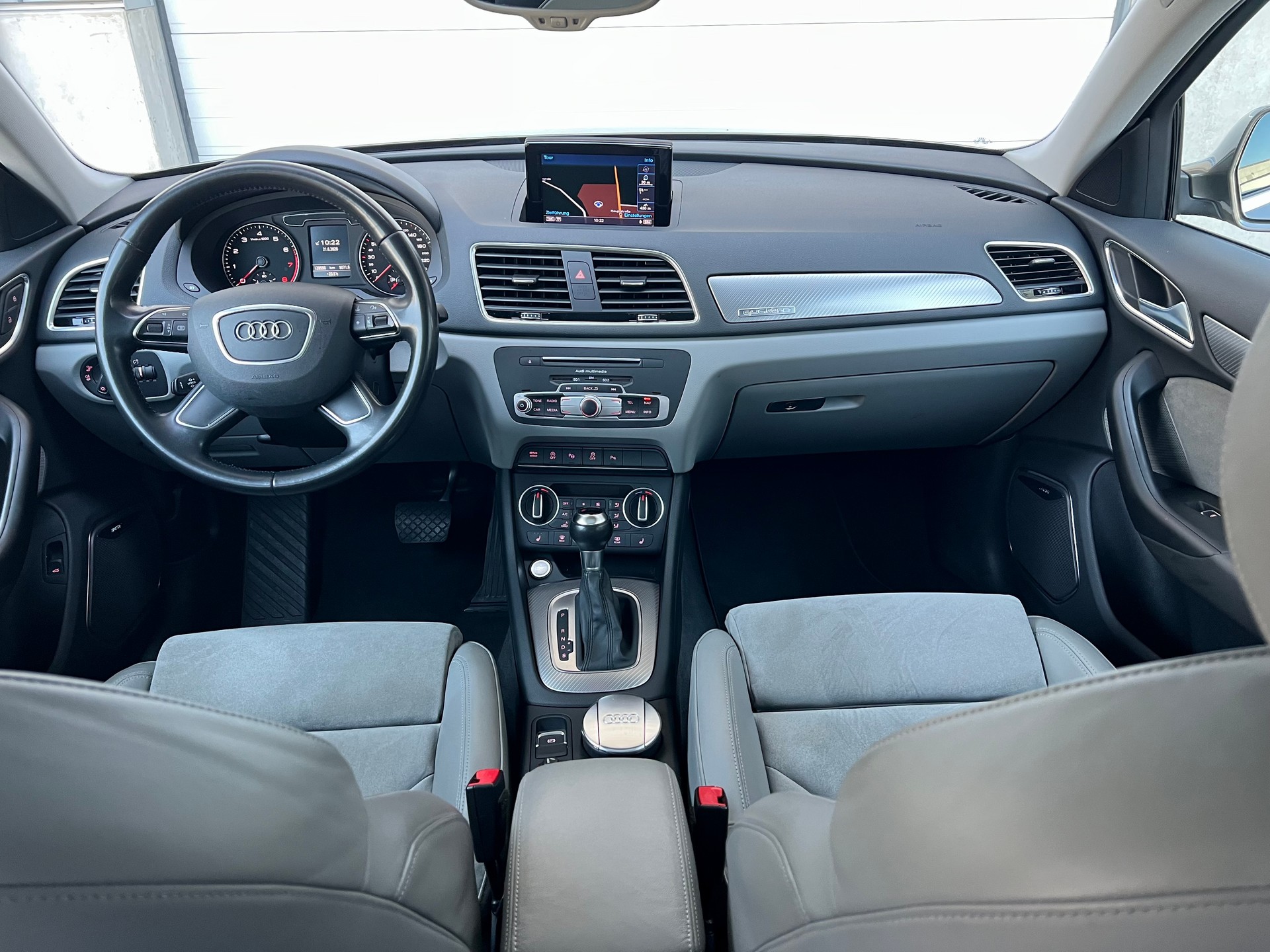 AUDI Q3 2.0 TFSI quattro S-Tronic-image-8