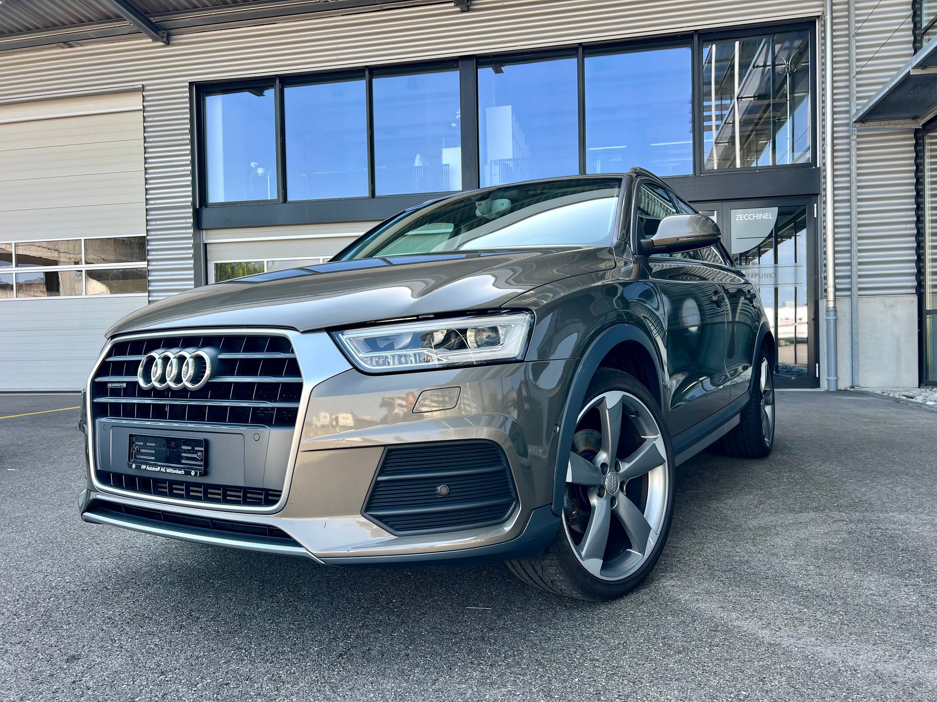 AUDI Q3 2.0 TFSI quattro S-Tronic-image-0