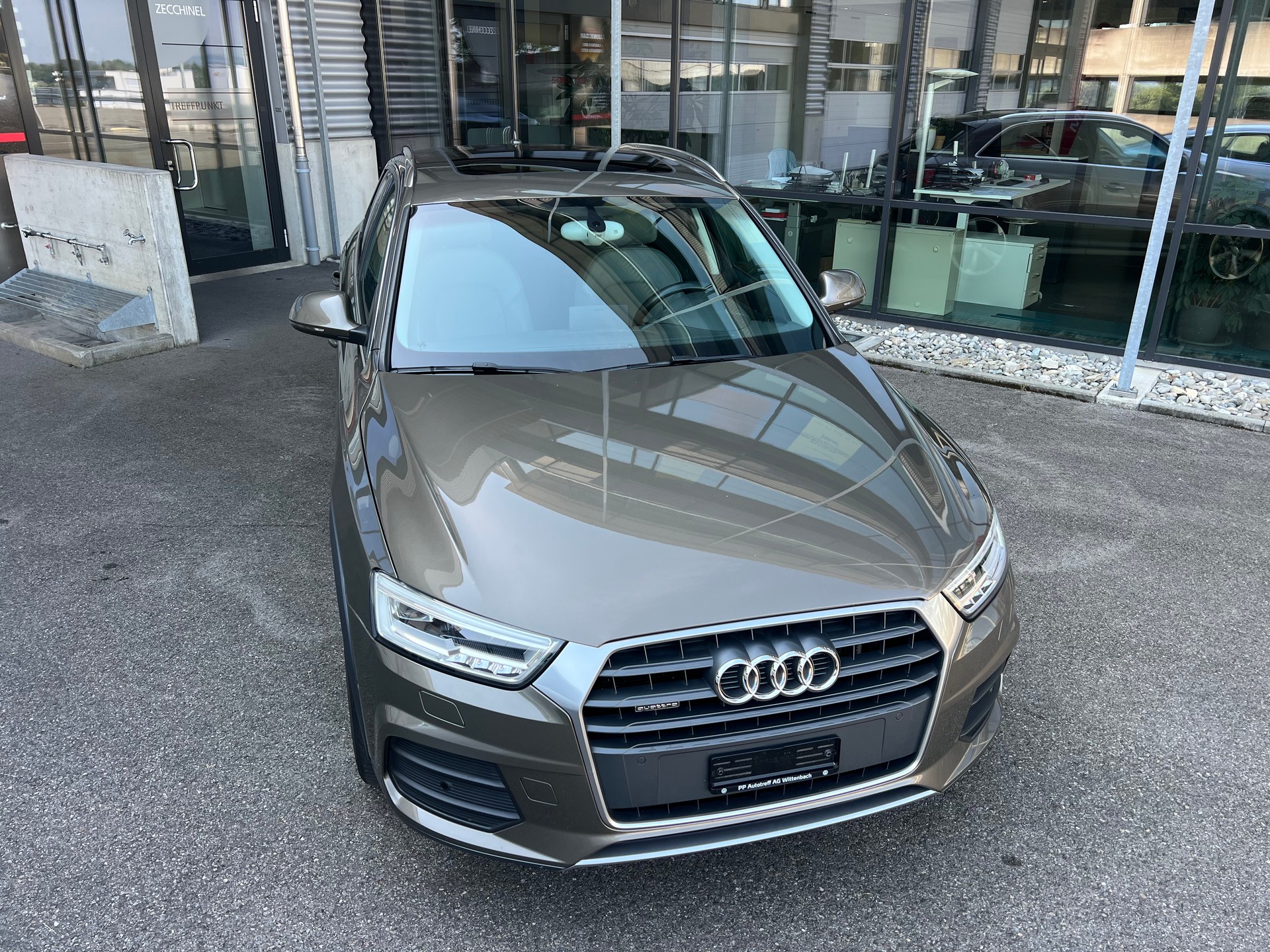 AUDI Q3 2.0 TFSI quattro S-Tronic-image-3