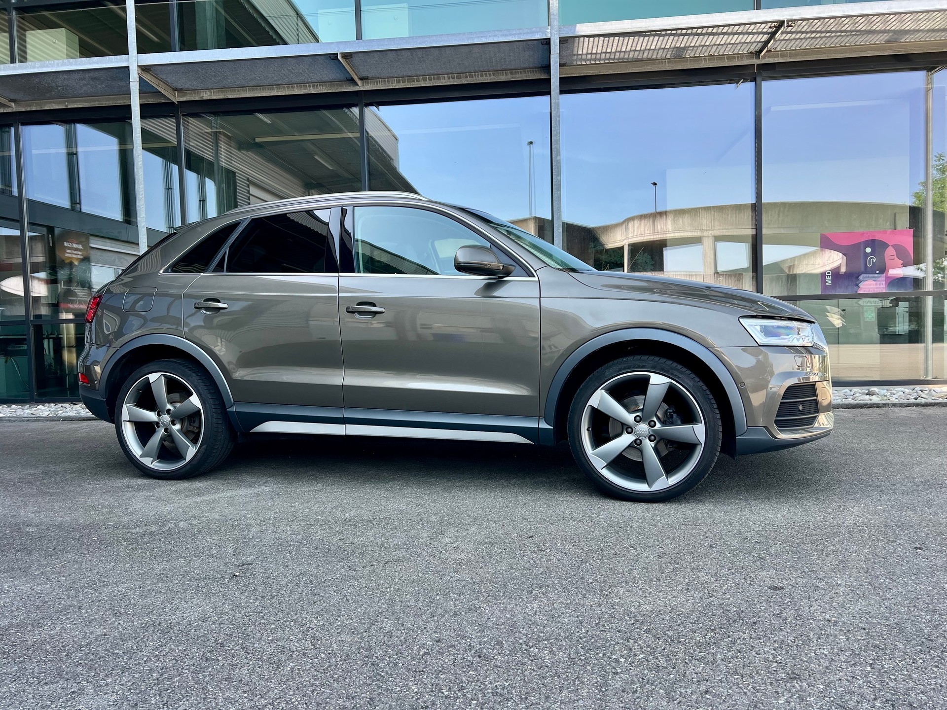 AUDI Q3 2.0 TFSI quattro S-Tronic-image-1