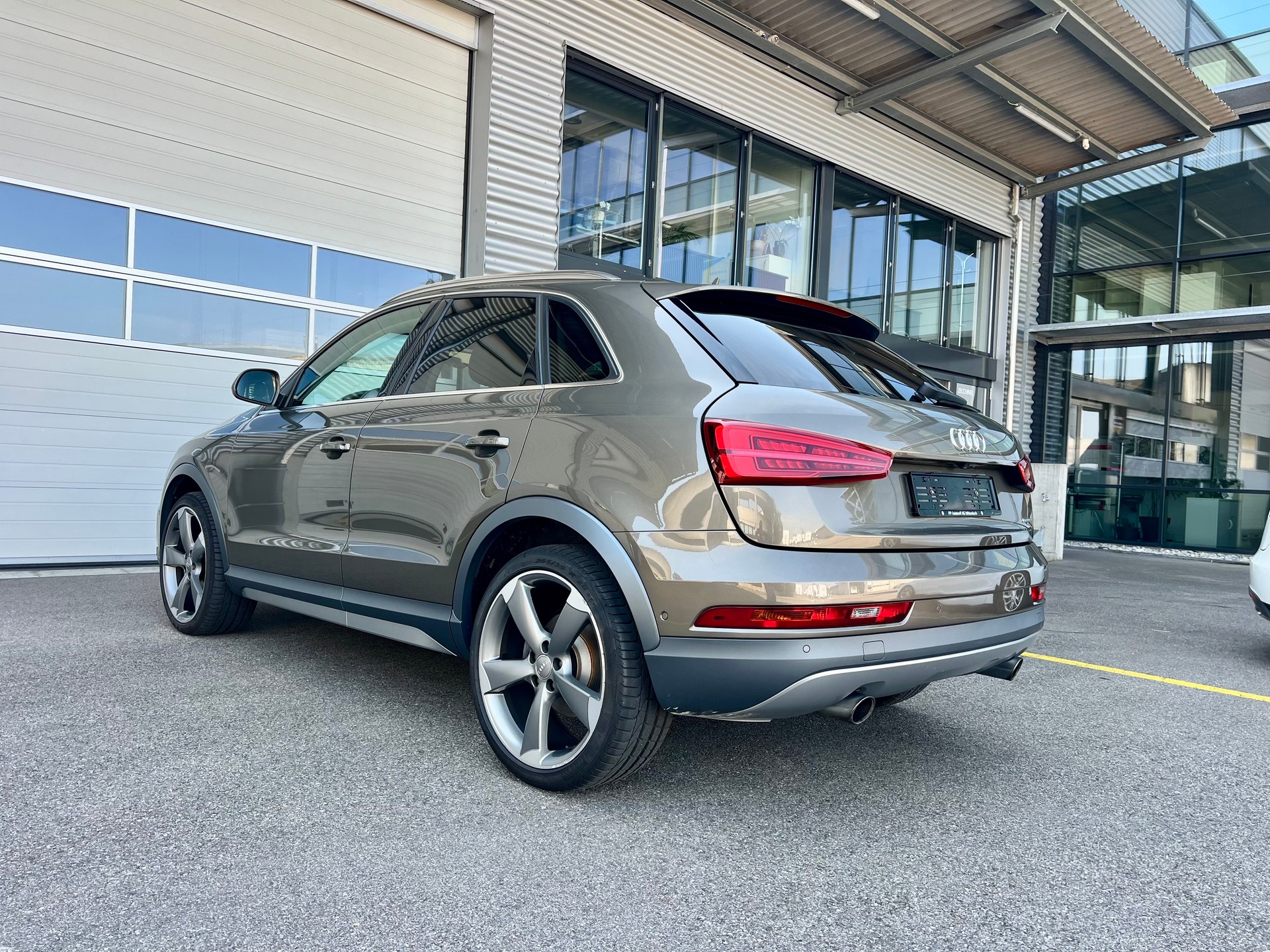 AUDI Q3 2.0 TFSI quattro S-Tronic-image-6