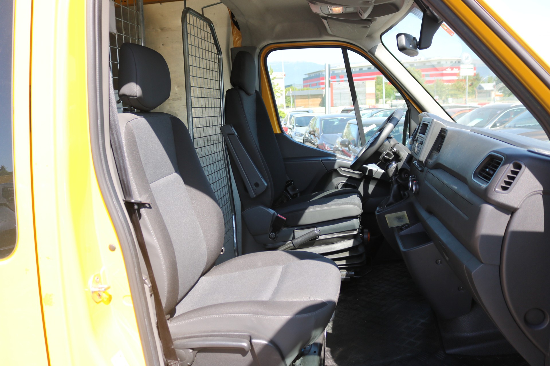 RENAULT Master T35 2.3dCi 135 L3H3-image-15
