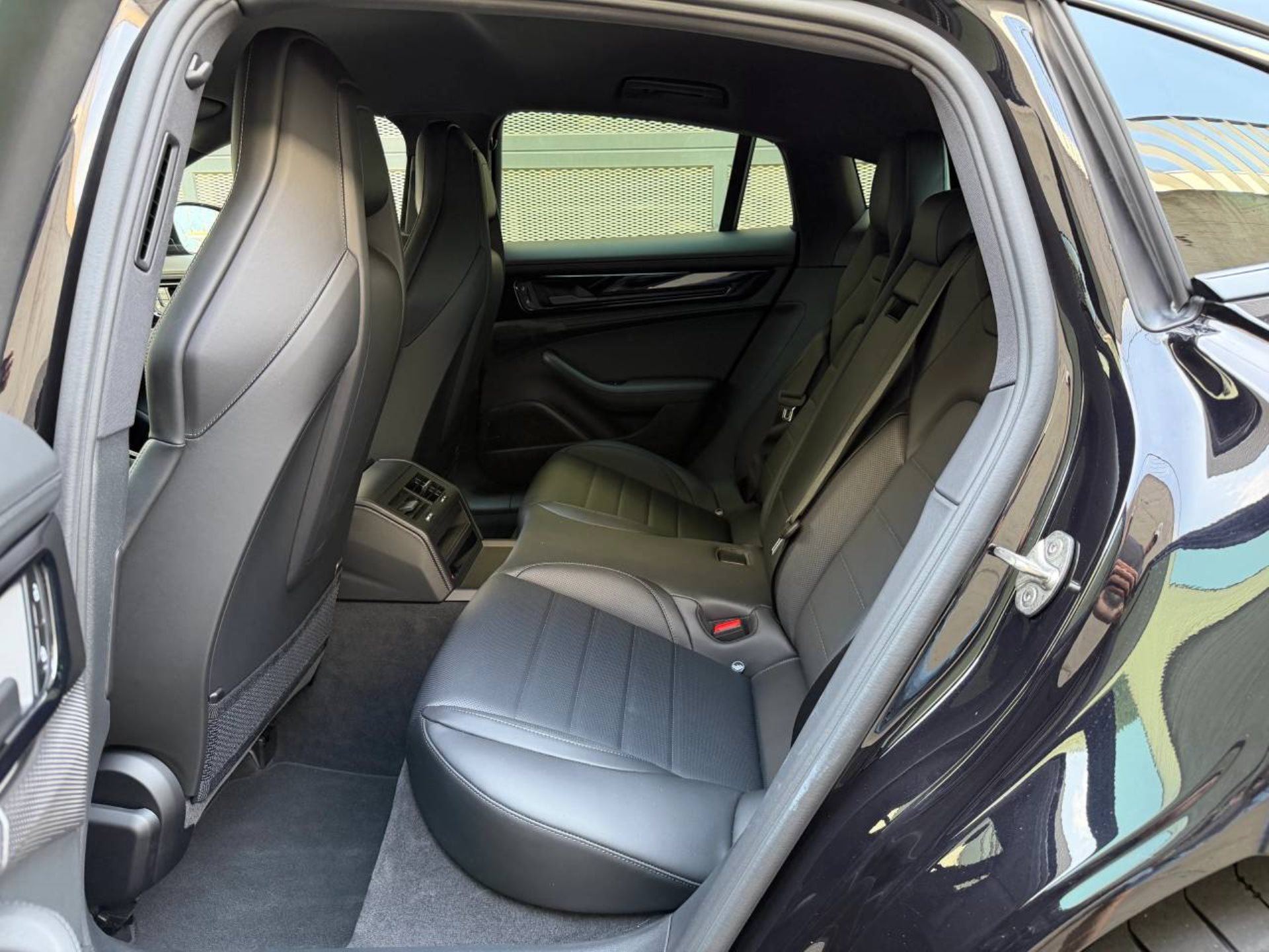 PORSCHE Panamera 4 E-Hybrid-image-21