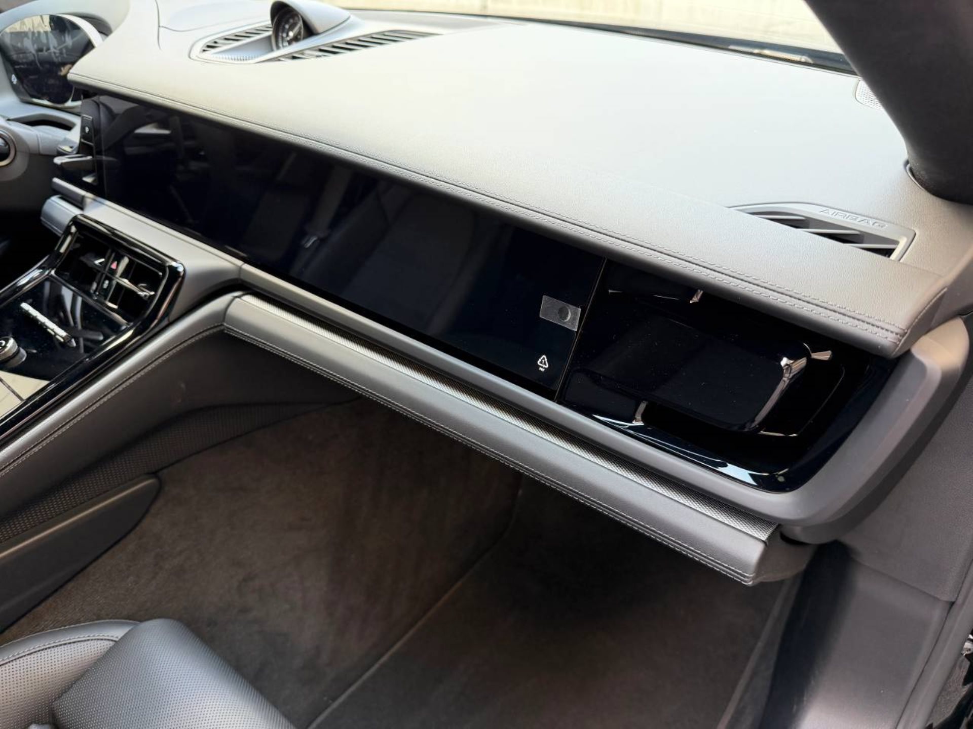 PORSCHE Panamera 4 E-Hybrid-image-30