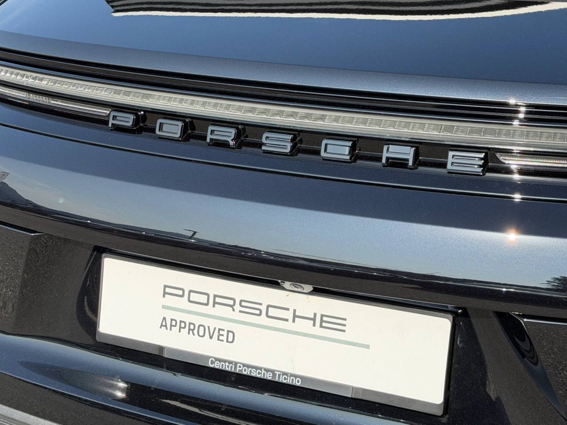 PORSCHE Panamera 4 E-Hybrid-image-12
