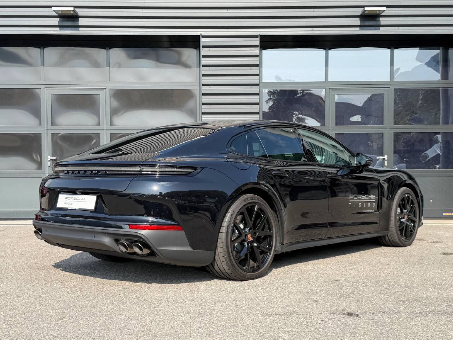 PORSCHE Panamera 4 E-Hybrid-image-6