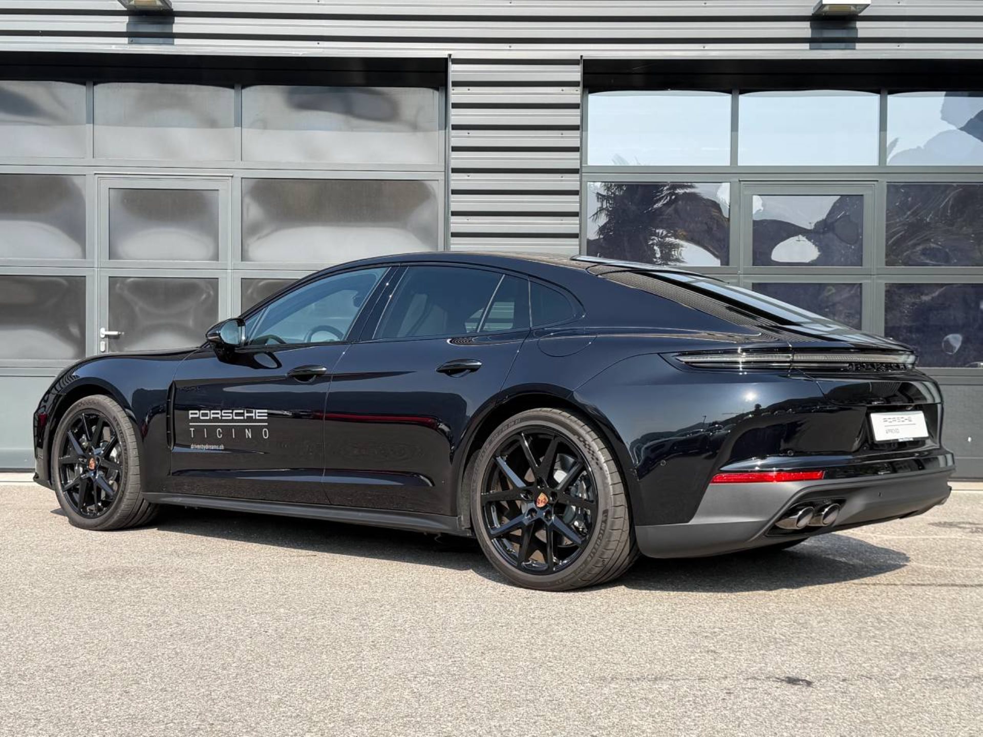 PORSCHE Panamera 4 E-Hybrid-image-2