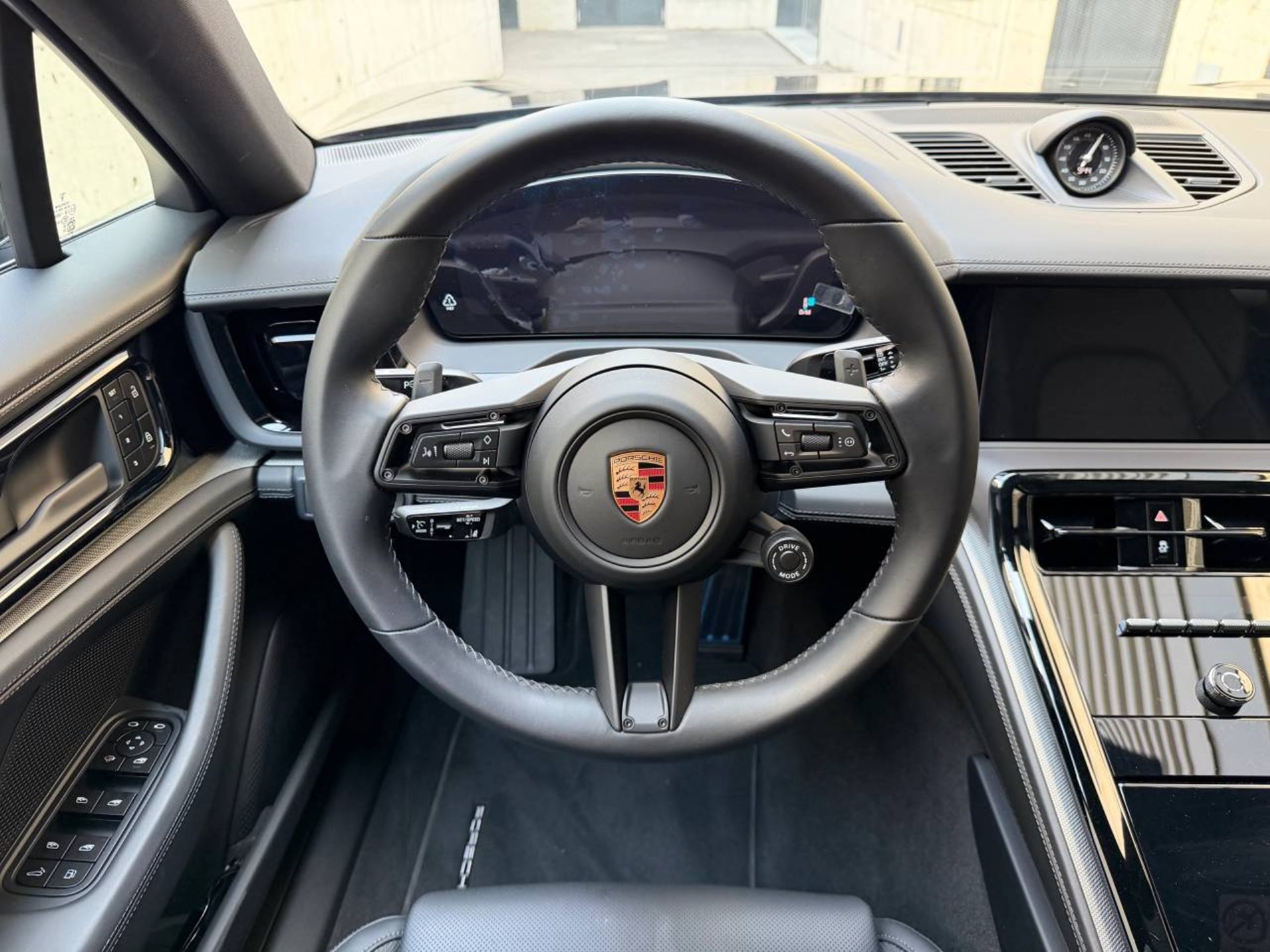 PORSCHE Panamera 4 E-Hybrid-image-17