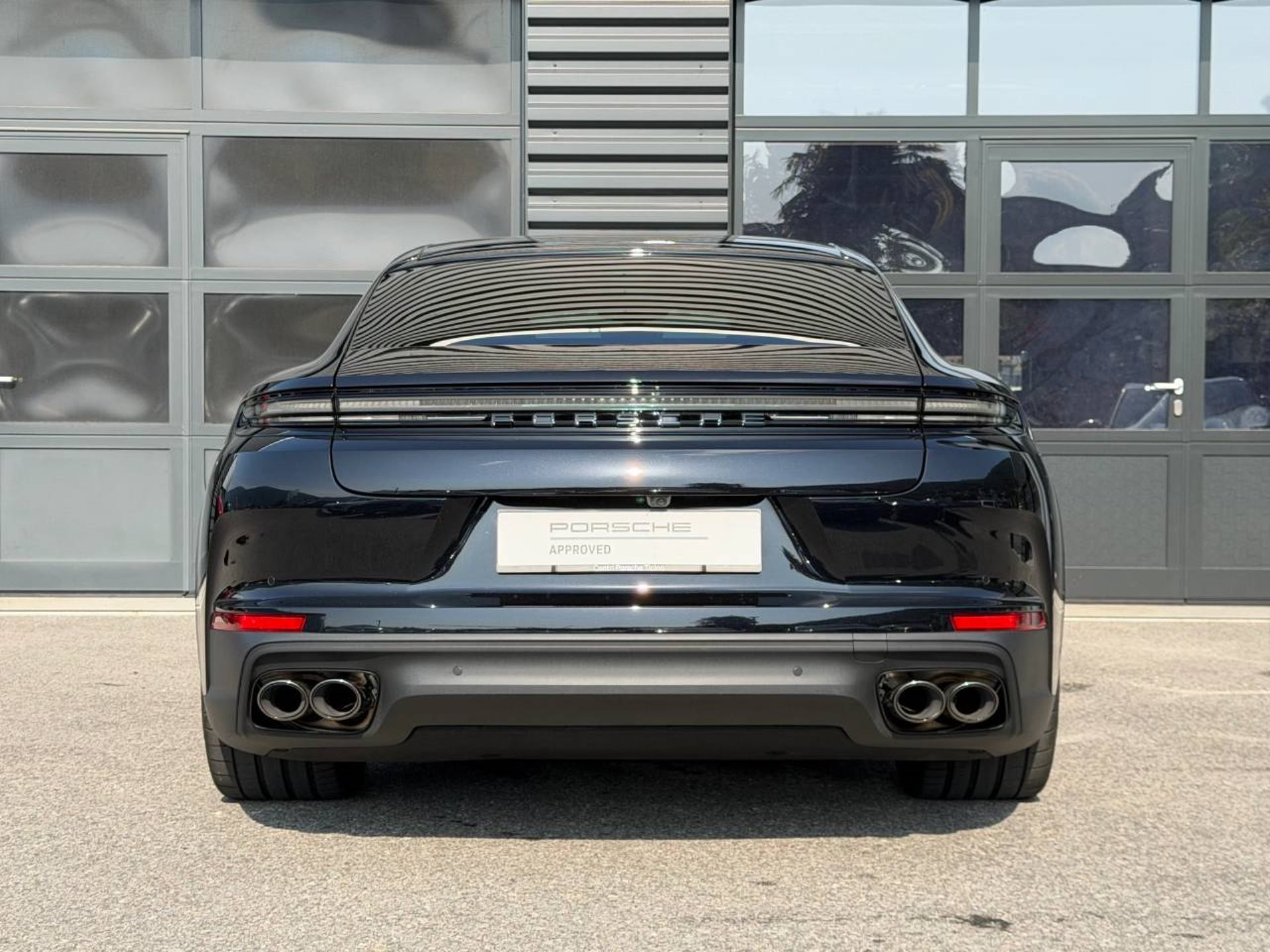 PORSCHE Panamera 4 E-Hybrid-image-5