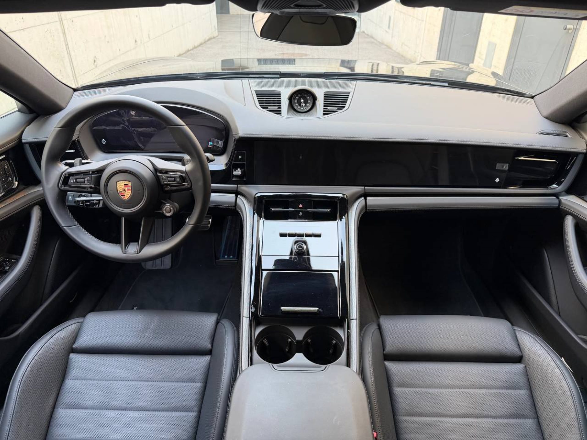 PORSCHE Panamera 4 E-Hybrid-image-16