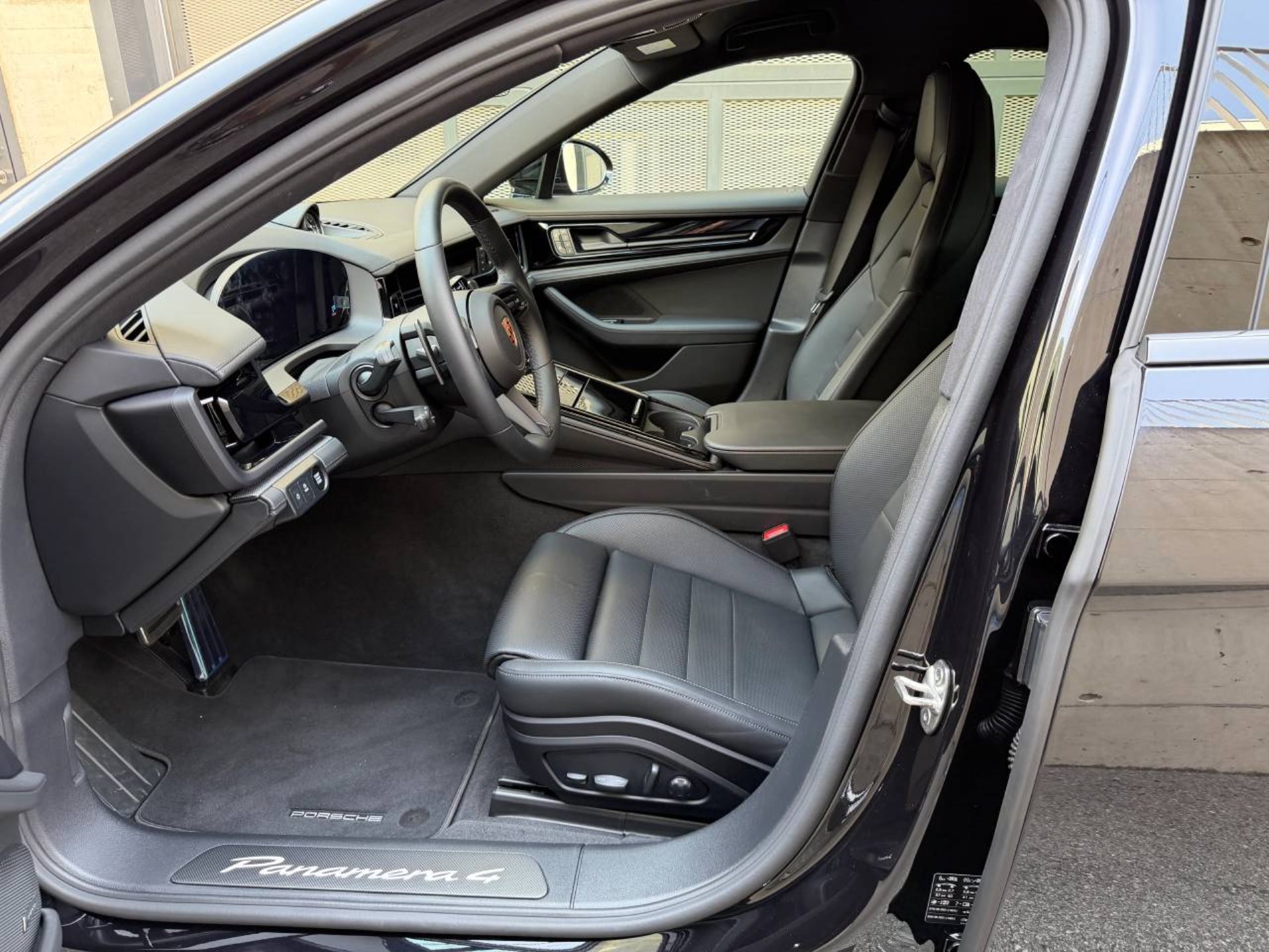 PORSCHE Panamera 4 E-Hybrid-image-4