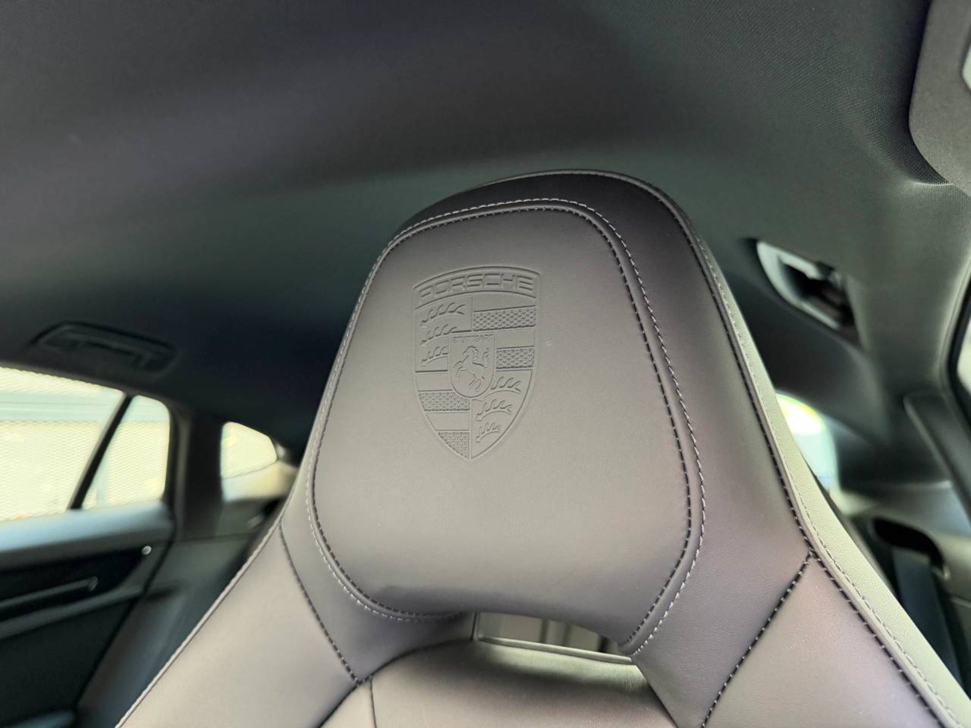PORSCHE Panamera 4 E-Hybrid-image-31
