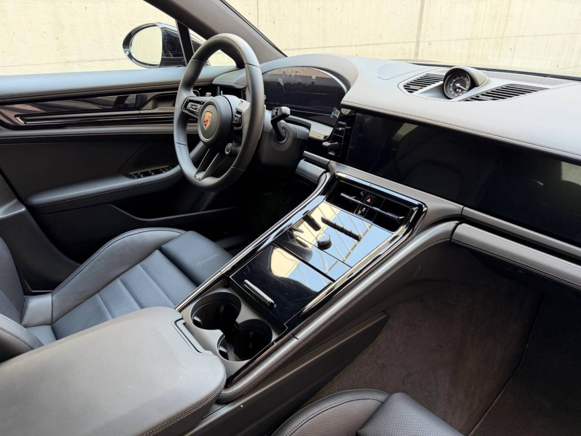 PORSCHE Panamera 4 E-Hybrid-image-27
