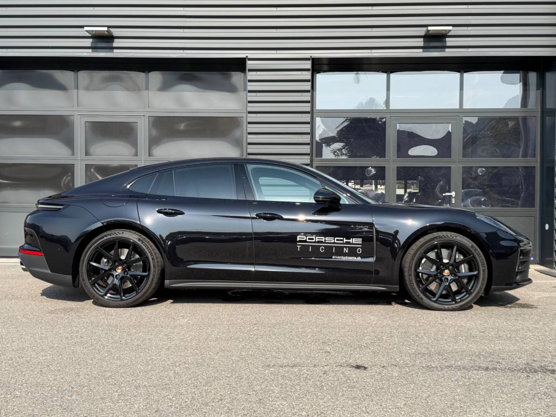 PORSCHE Panamera 4 E-Hybrid-image-7