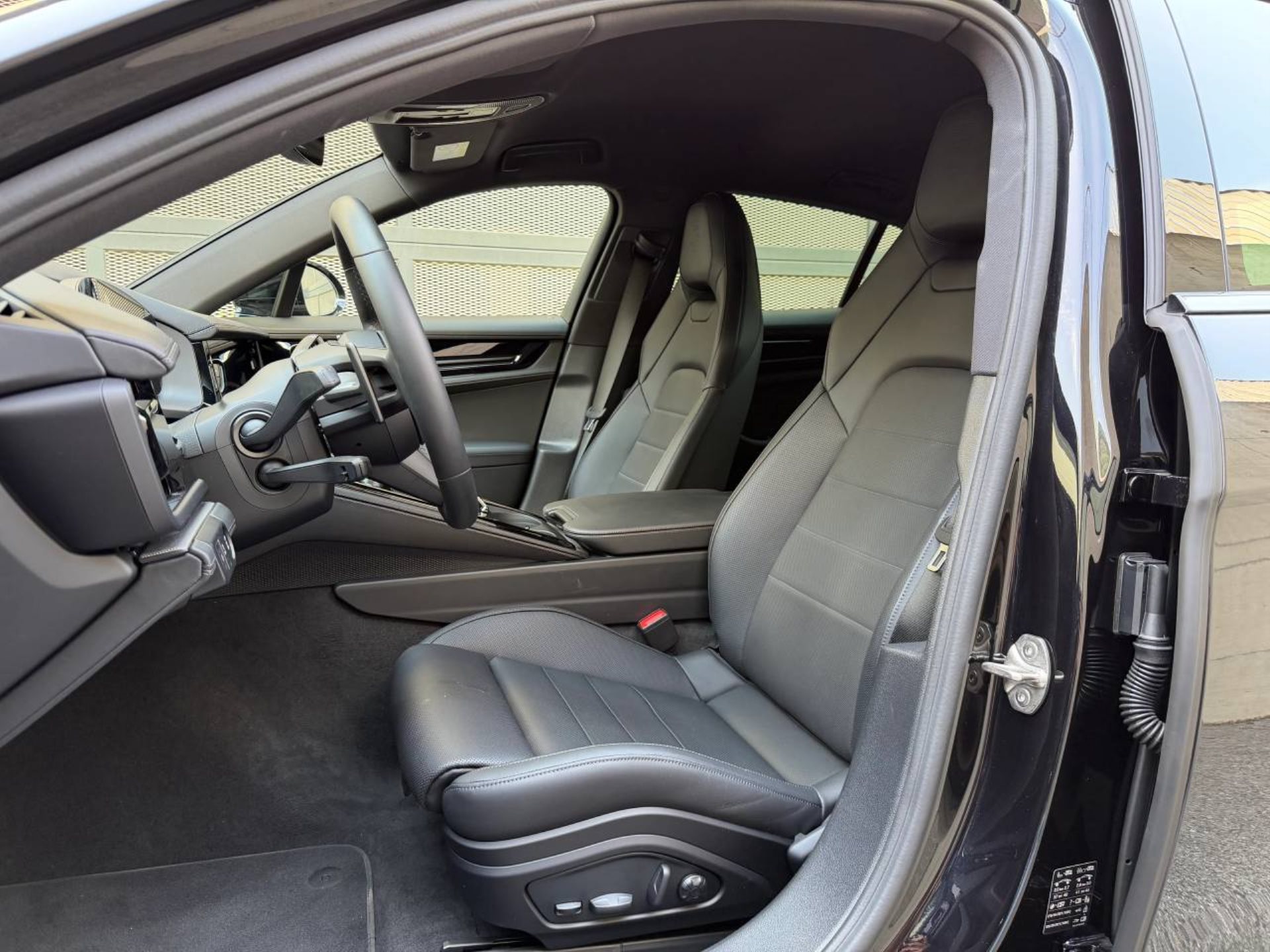 PORSCHE Panamera 4 E-Hybrid-image-18