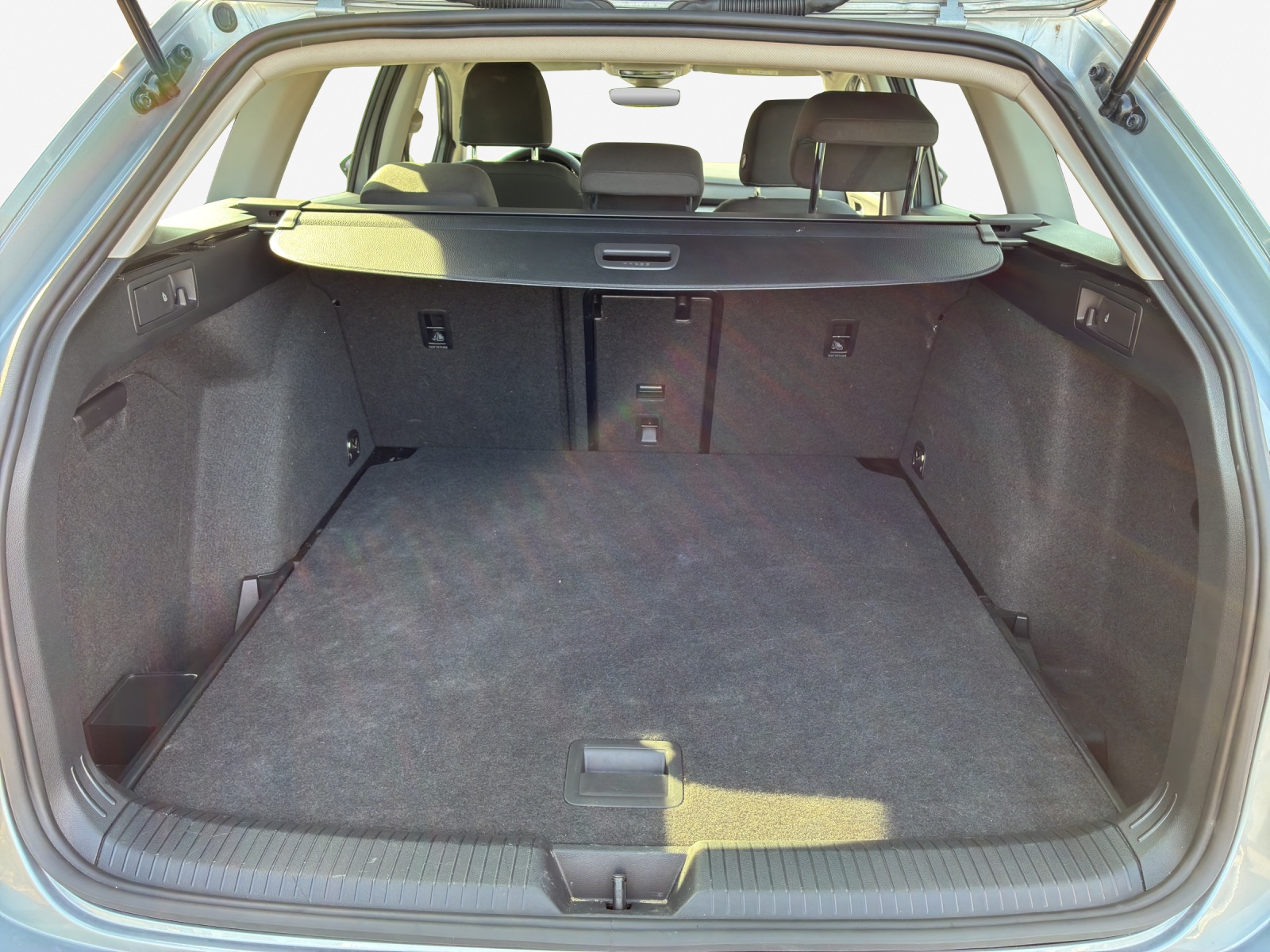 VW Golf Variant 1.5 eTSI mHEV Life DSG-image-12