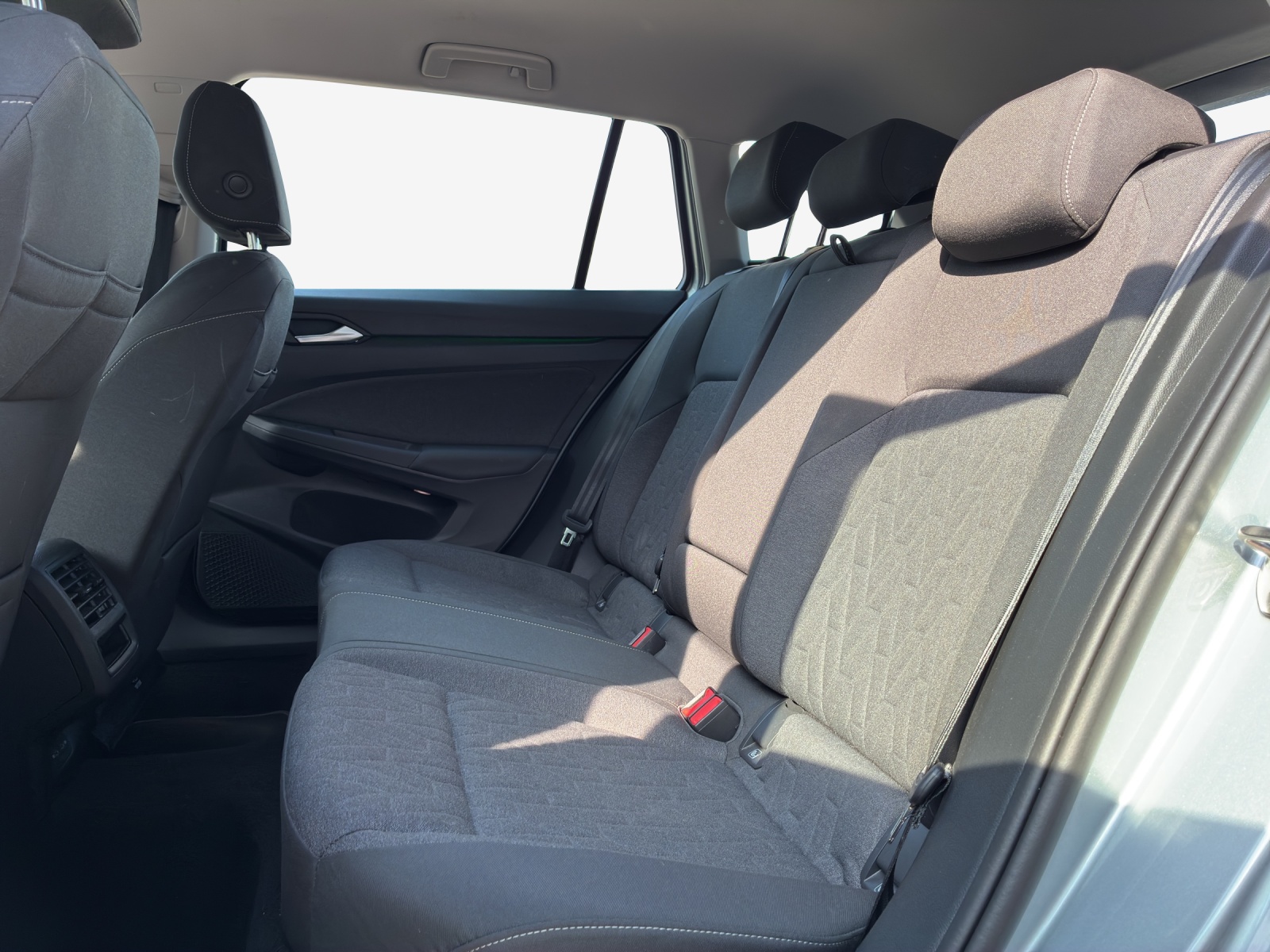 VW Golf Variant 1.5 eTSI mHEV Life DSG-image-11