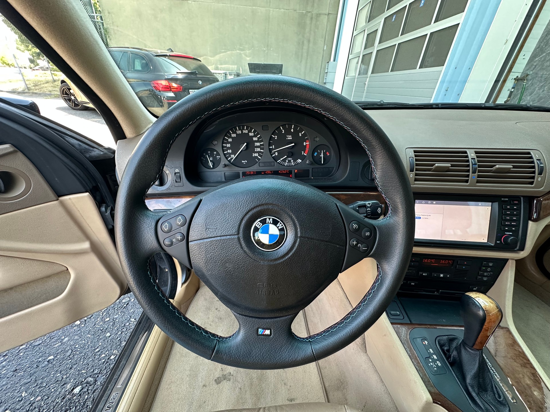 BMW 535i-image-10