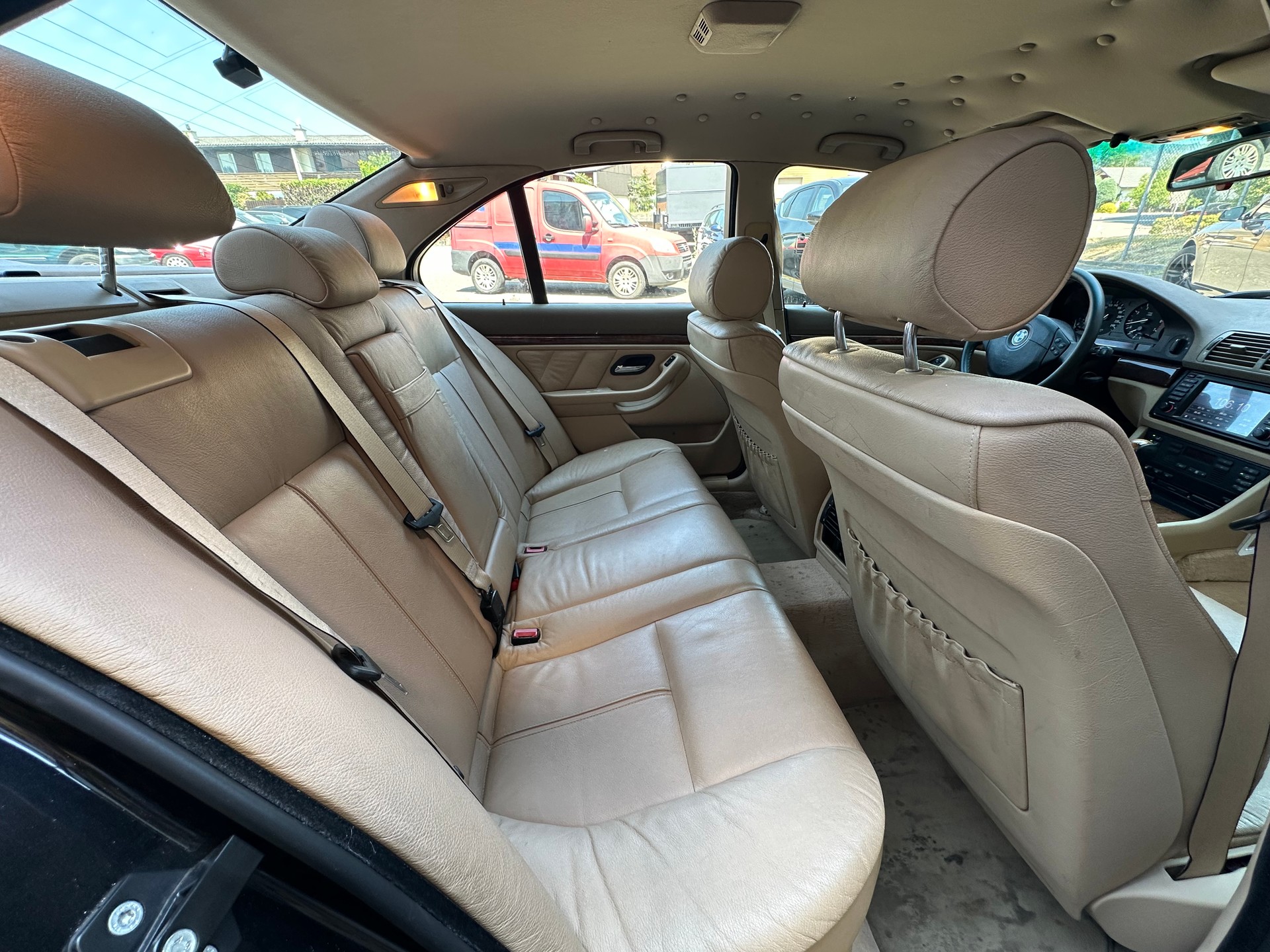 BMW 535i-image-14