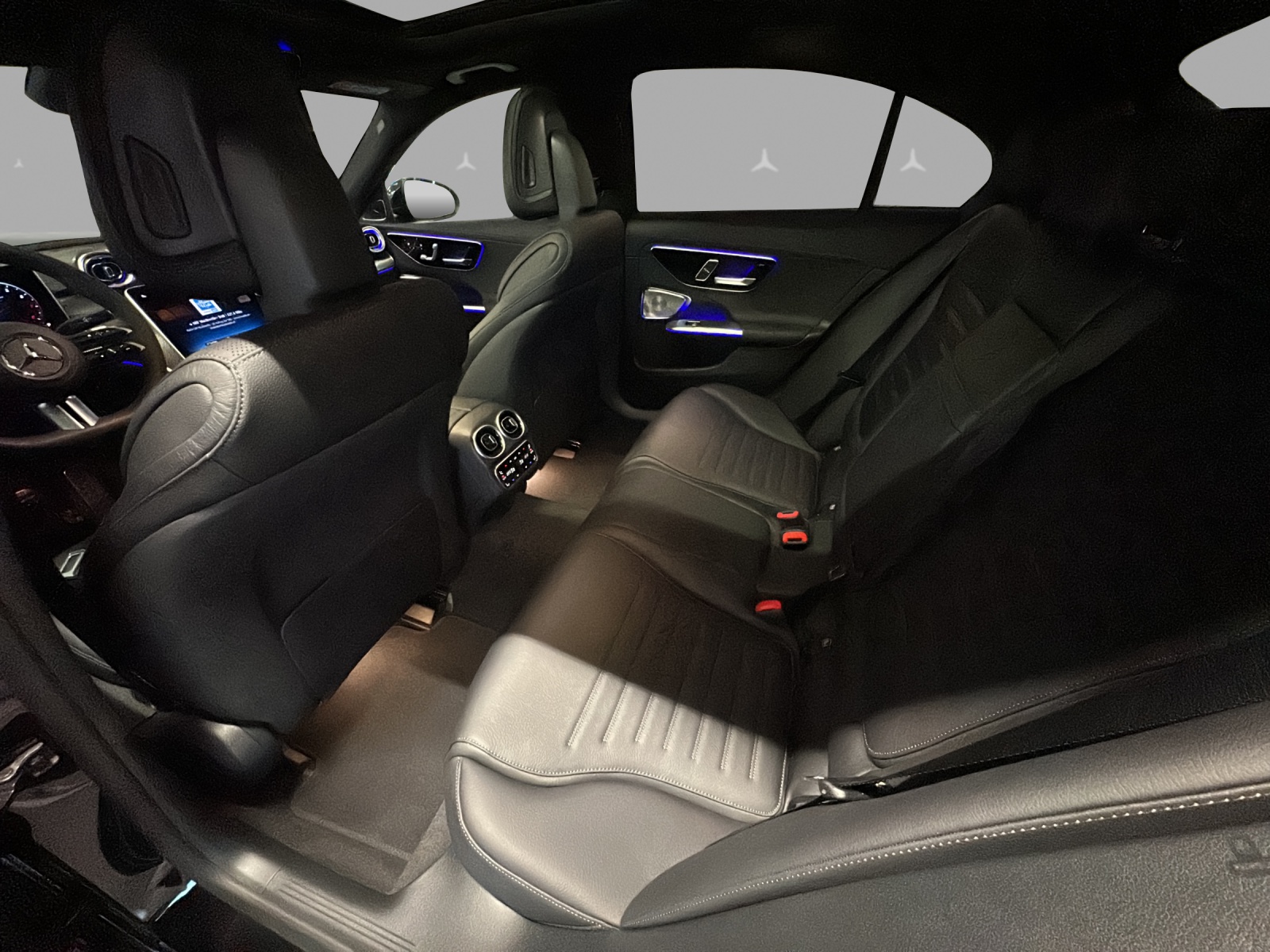 MERCEDES-BENZ C 300 4 Matic-image-13