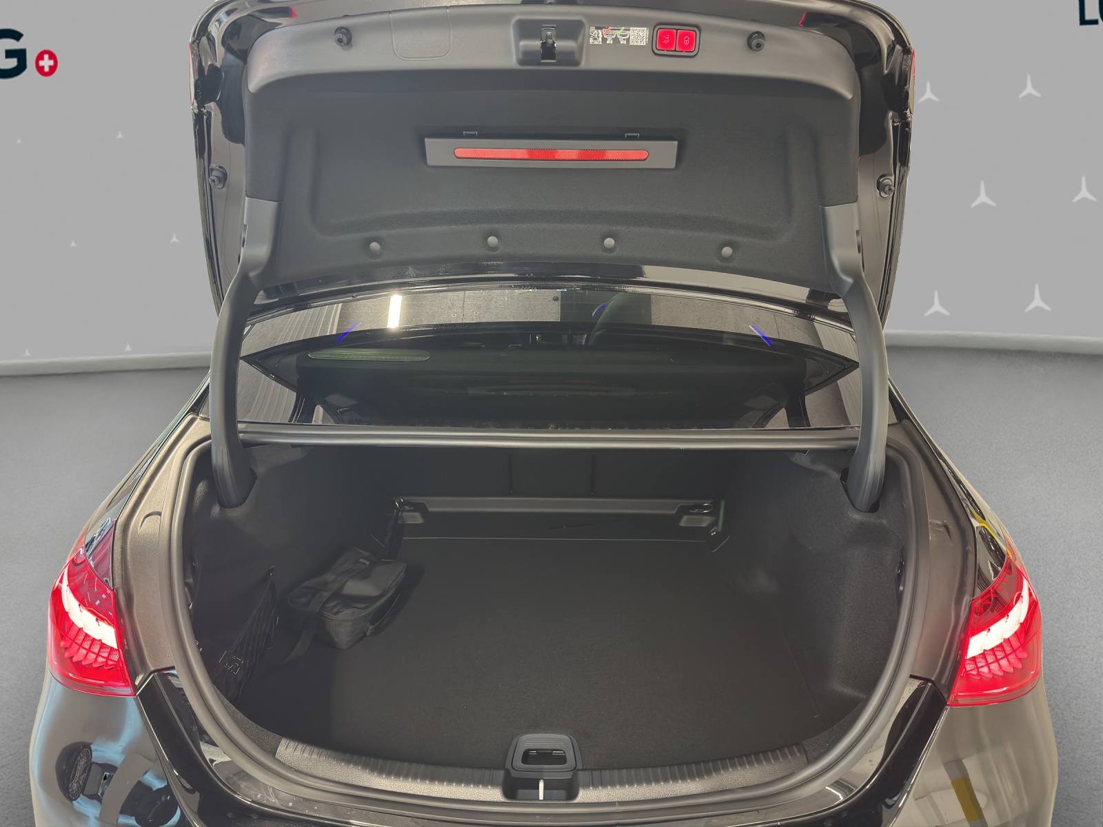 MERCEDES-BENZ C 300 4 Matic-image-15
