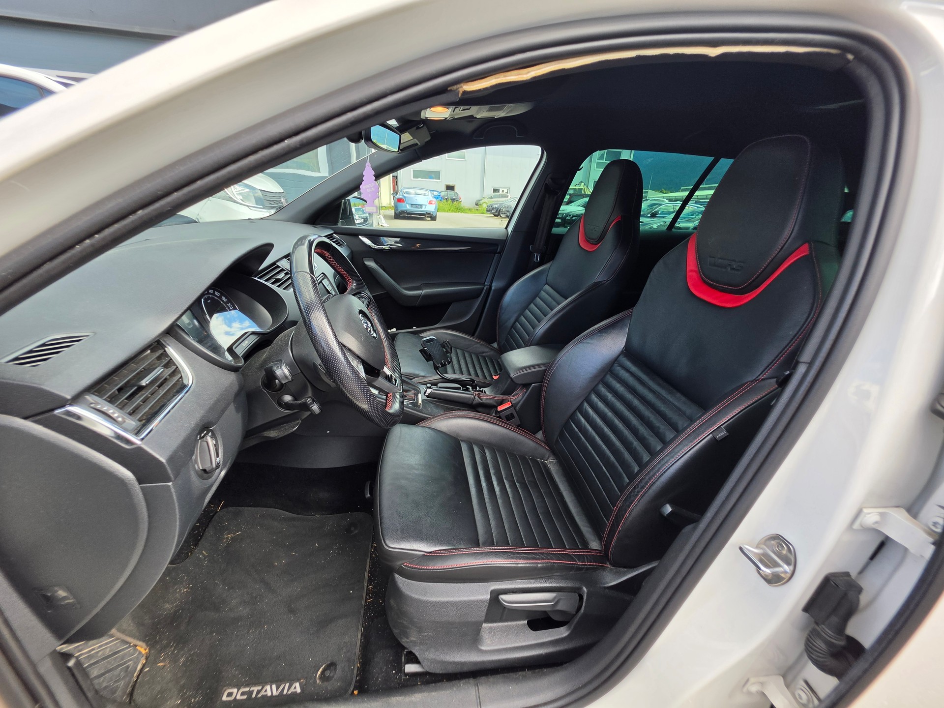 SKODA Octavia Combi 2.0 TDI RS 4x4 DSG-image-9