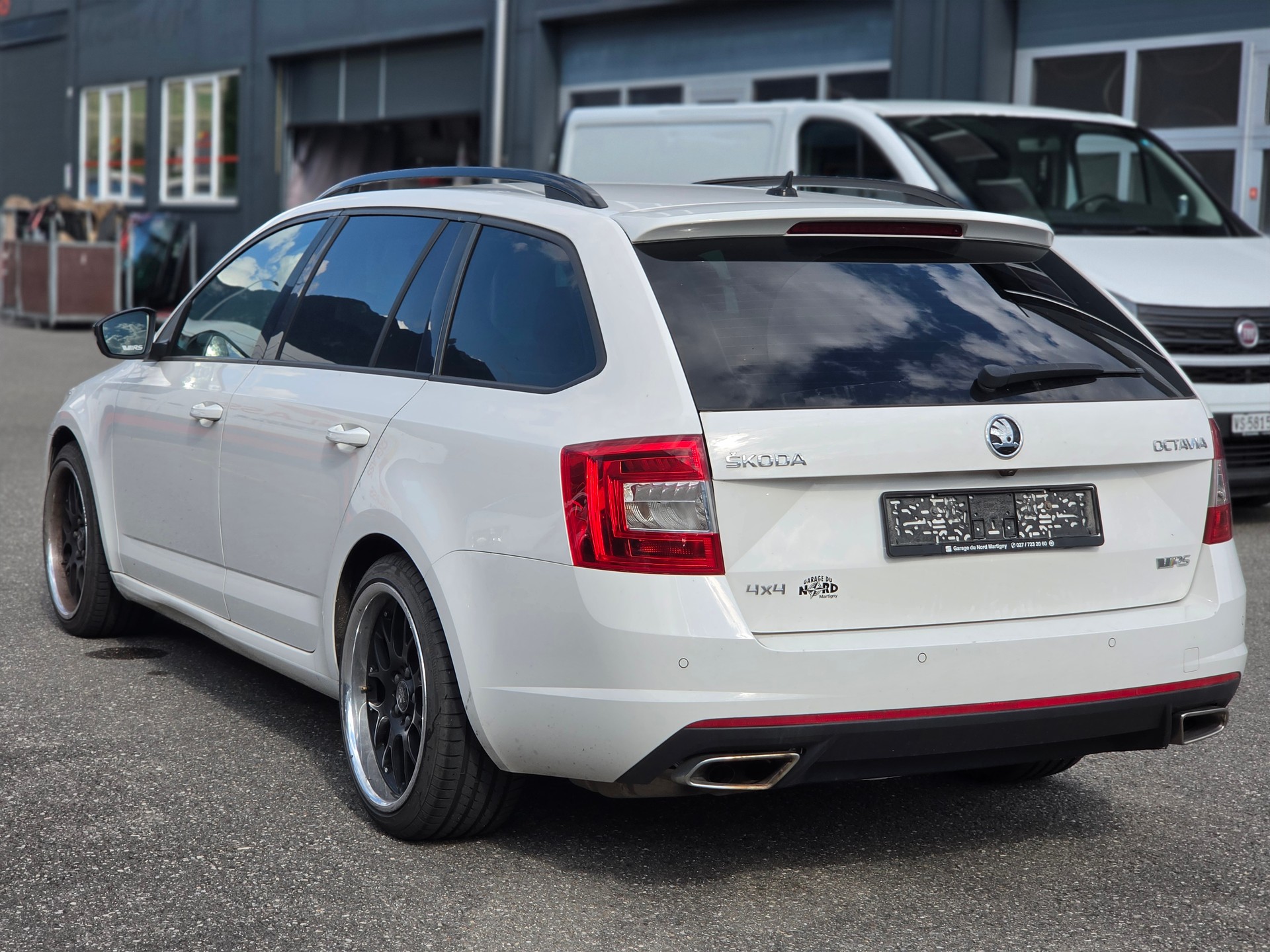 SKODA Octavia Combi 2.0 TDI RS 4x4 DSG-image-4