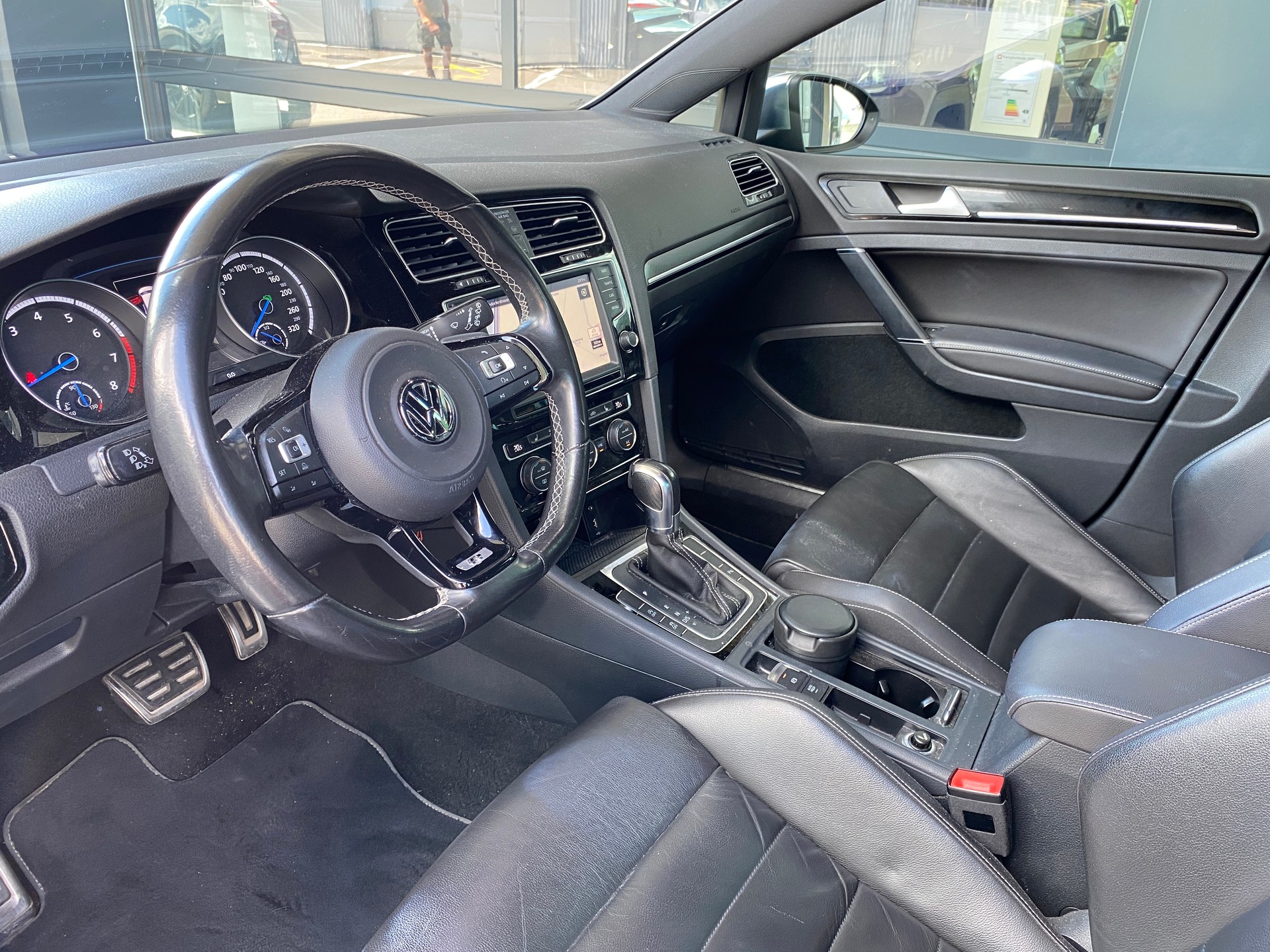 VW Golf 2.0 TSI R 4Motion DSG-image-6