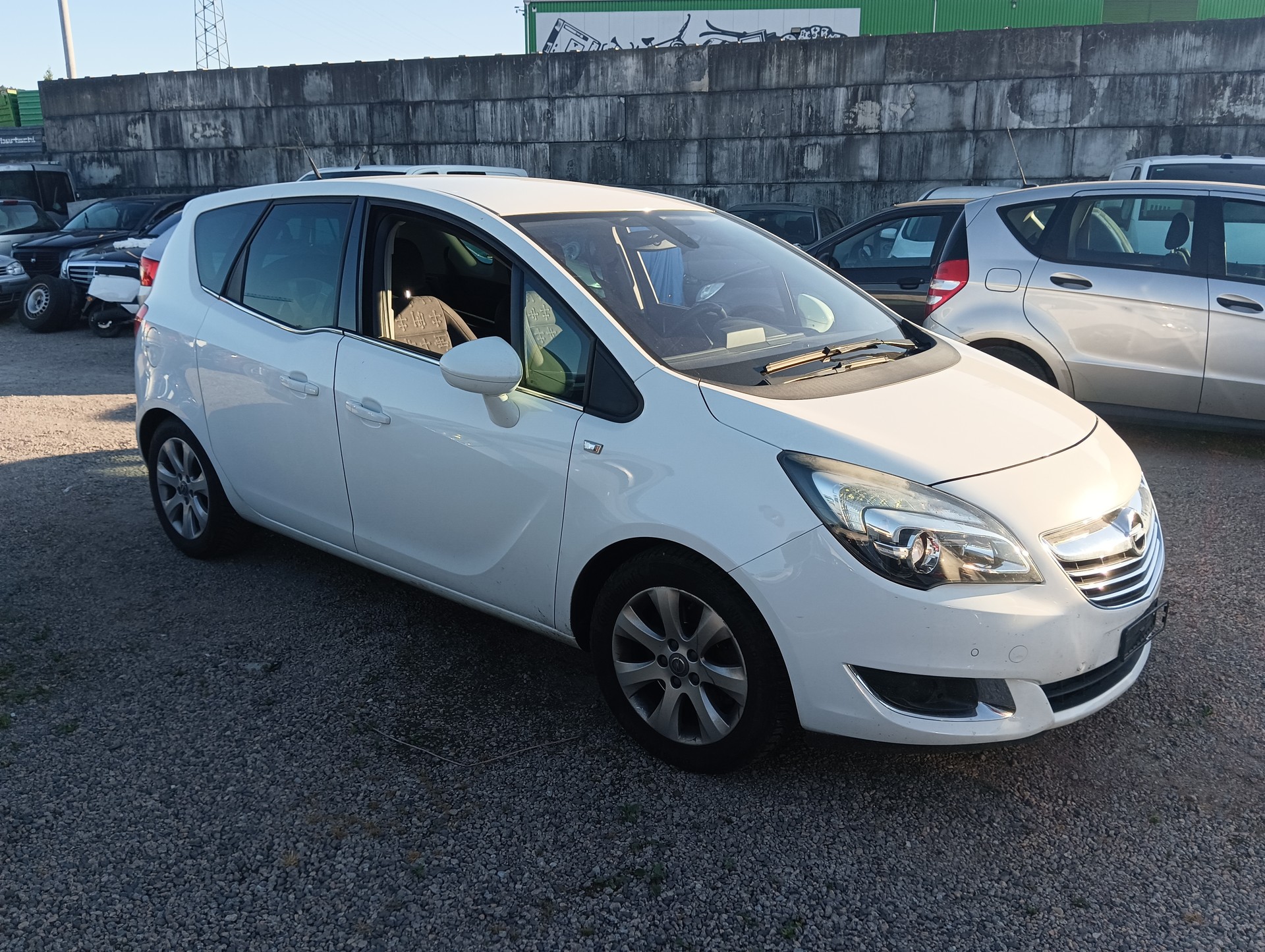 OPEL Meriva 1.4 Turbo Active Edition-image-2