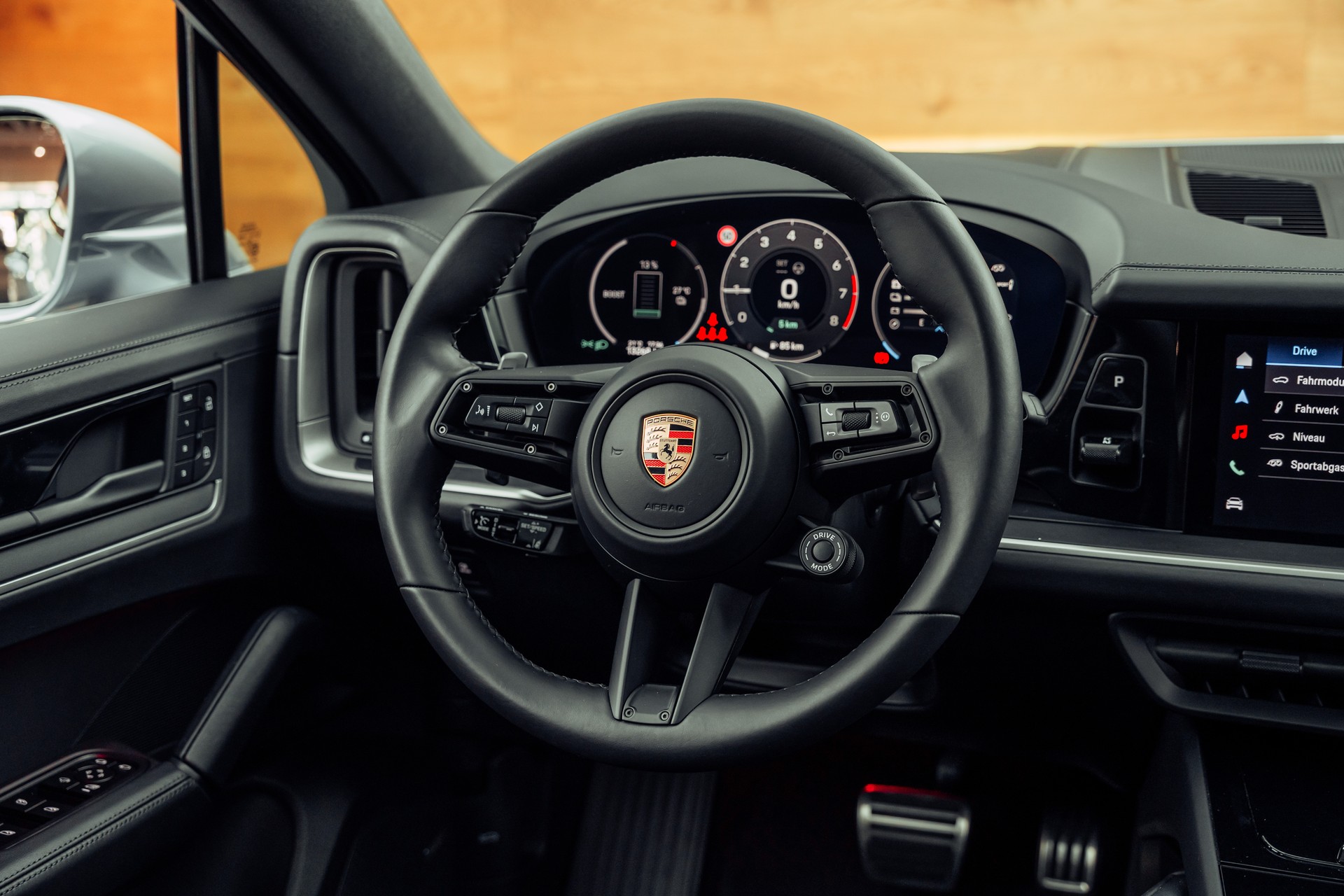 PORSCHE Cayenne S Coupé E-Hybrid Tiptronic Dolomitsilber-image-16