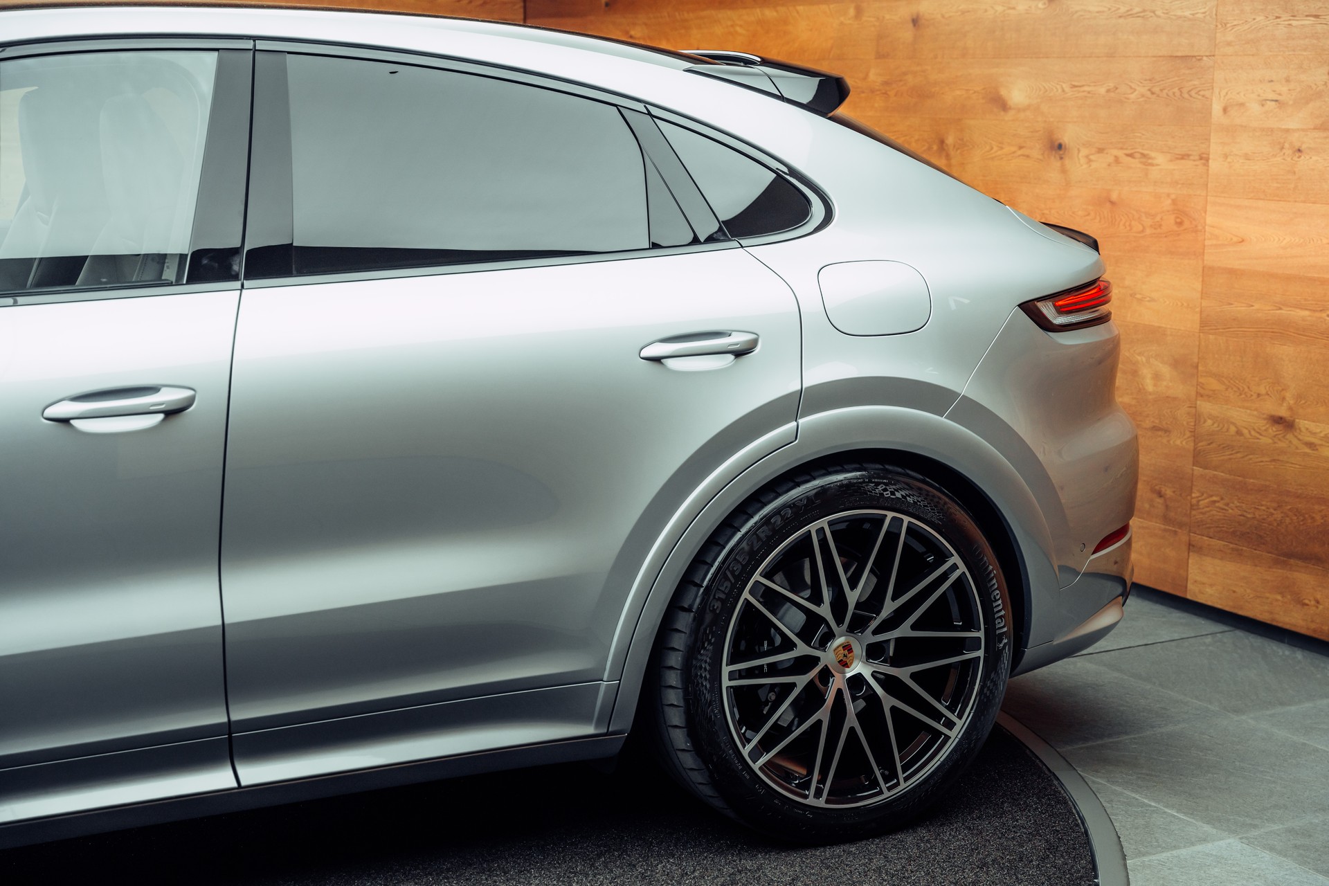 PORSCHE Cayenne S Coupé E-Hybrid Tiptronic Dolomitsilber-image-19